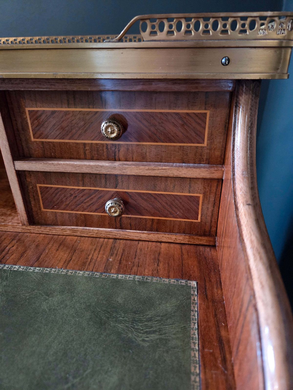 photo vinterior Vintage Writing Desk Ladies' Secretary Louis XV Style, Brass Detail, Green Leather Top