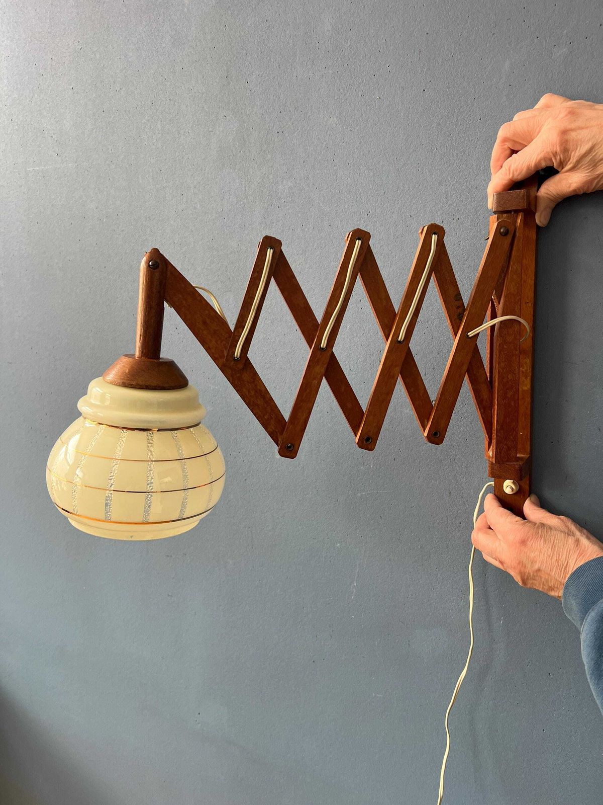 Vintage Teakhouten Schaarlamp Met Glazen Kap photo buy