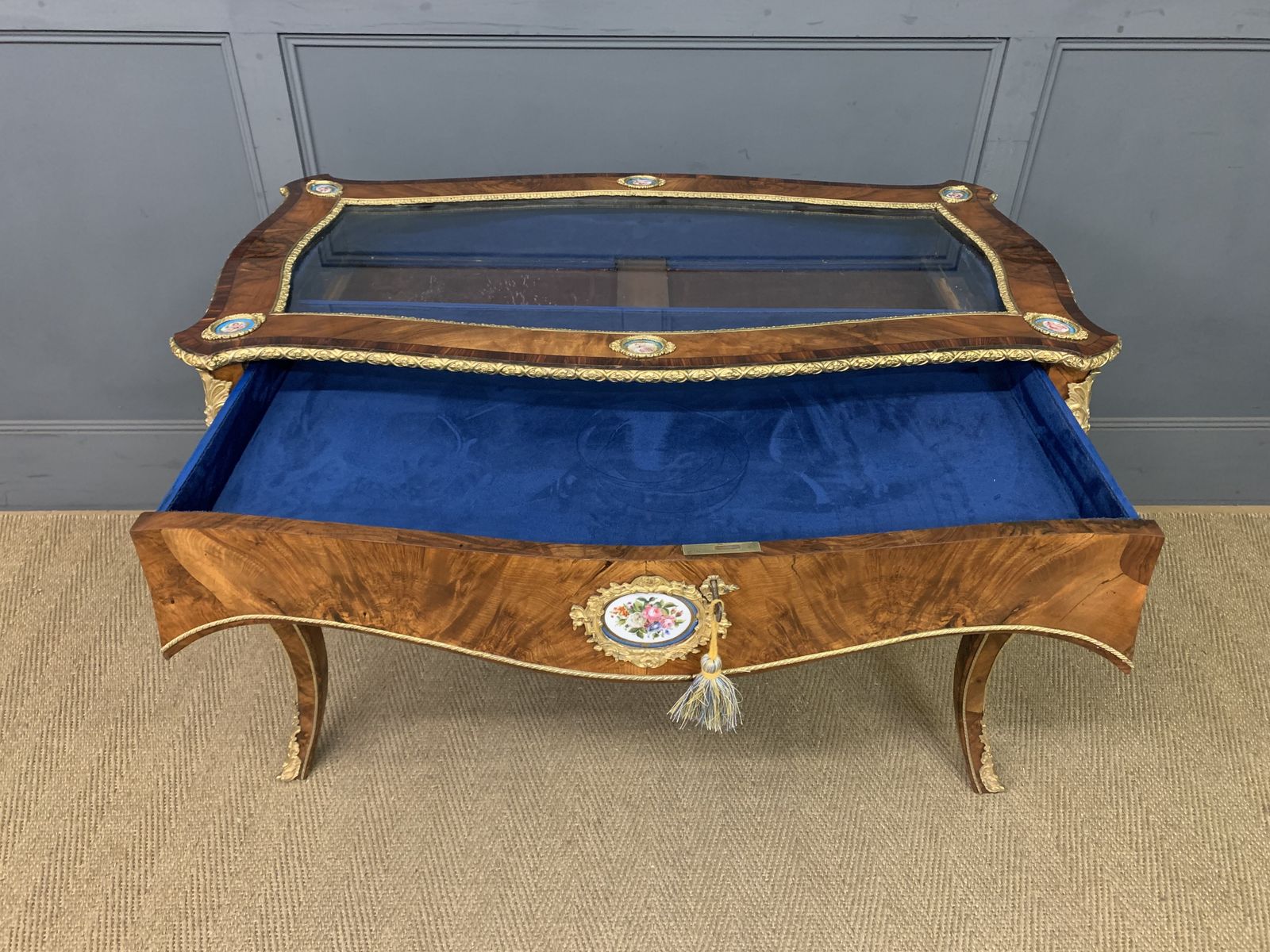 Fine 19th Century Bijouterie Table photo vintage