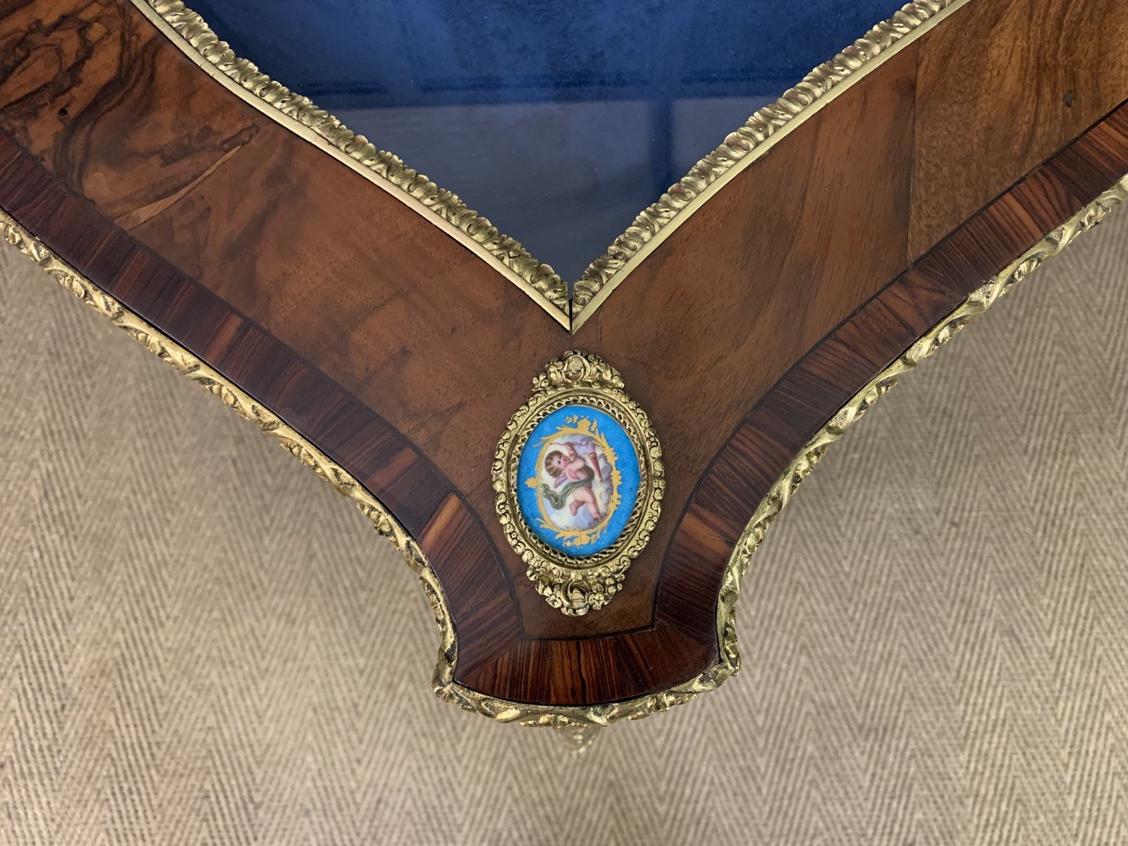 5000.0 Fine 19th Century Bijouterie Table photo