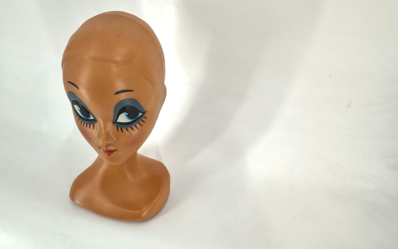 Vintage Twiggy Mannequin Head, 1970s photo vinterior