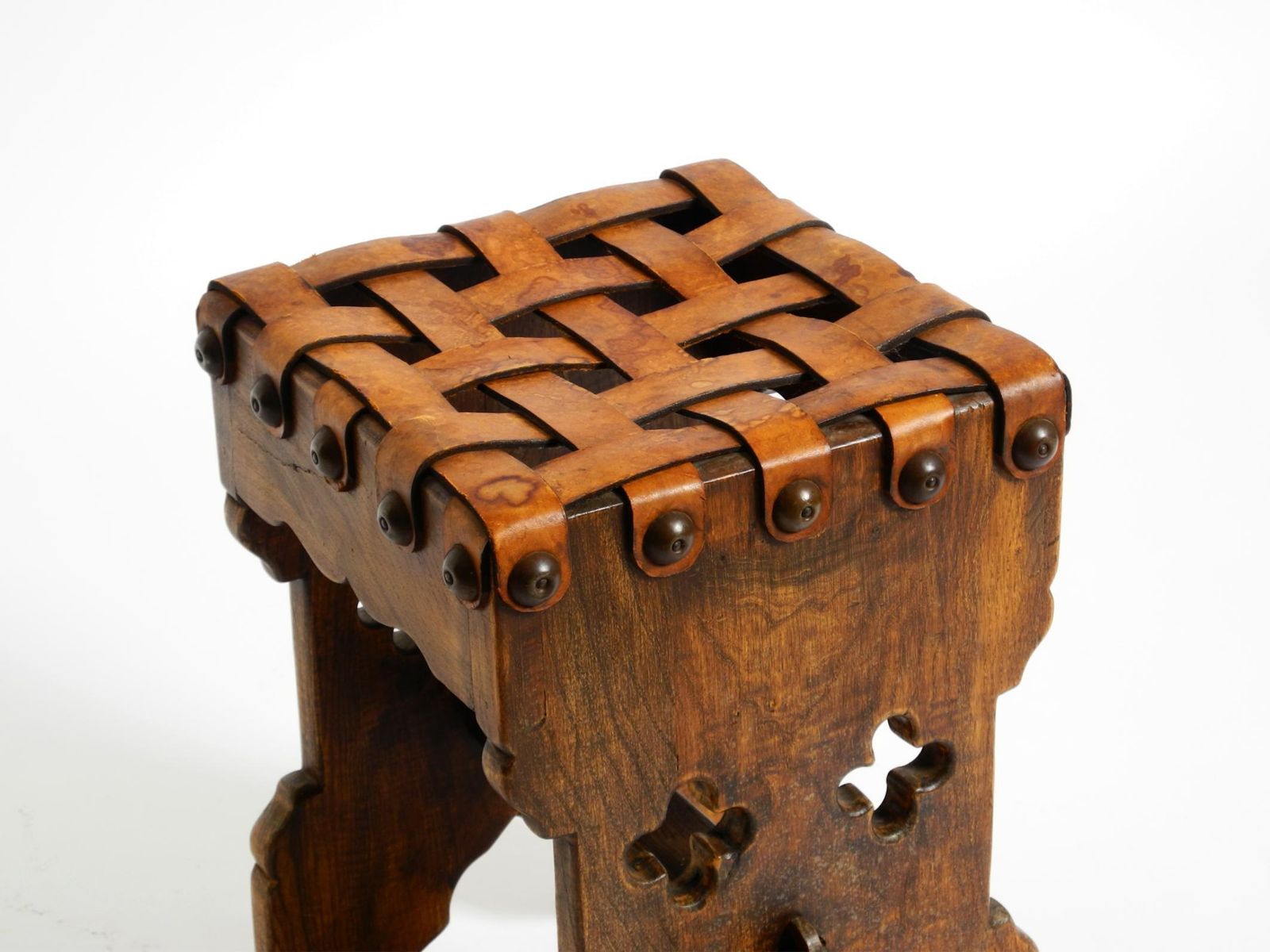 photo vintage Beautiful 1940s Oak Stool With A Seat Made Of Leather Straps
