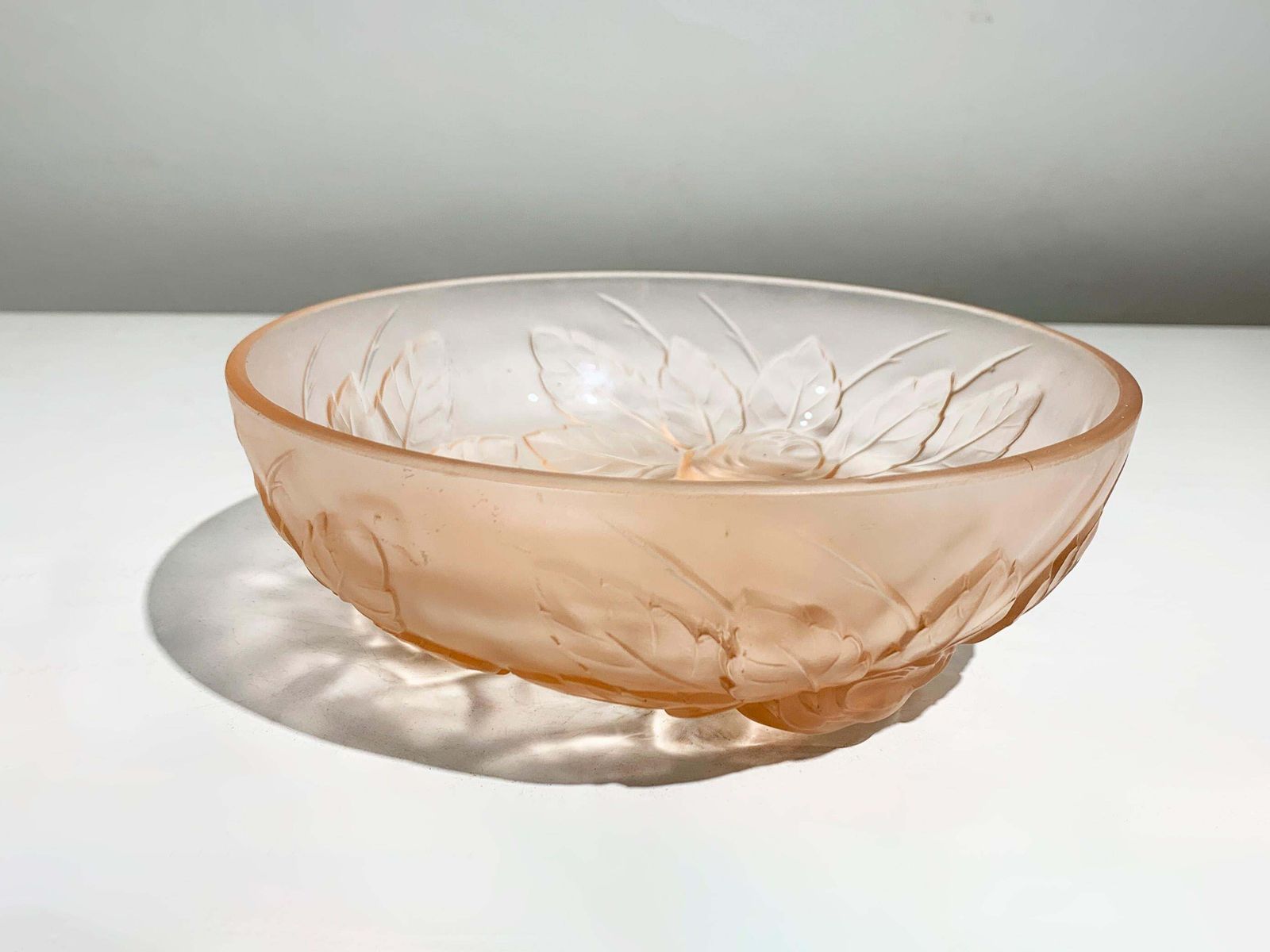 photo furniture Muller Frères Lunévill Art Deco Peach Frosted Pressed Glass Rose Centerpiecebowl