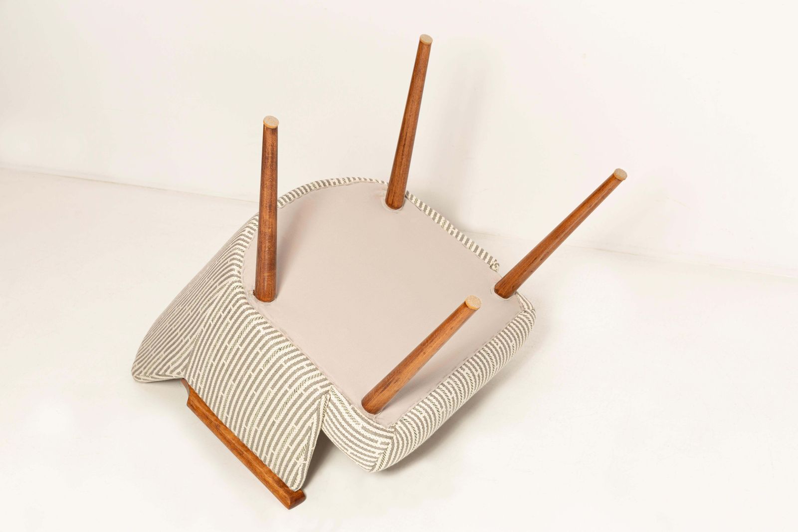1501.0 Mid Century Modern White Beige And Gray Chair, 1960s, Germany photo