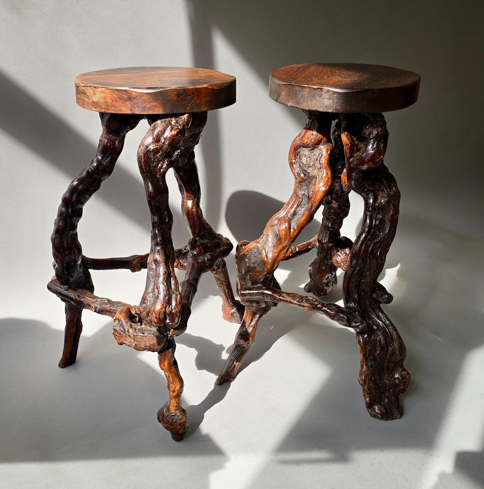 photo vintage Rare Sculptural Brutalist Rootwood Bar Ensemble France 1950s 5 Piece Dry Bar Set