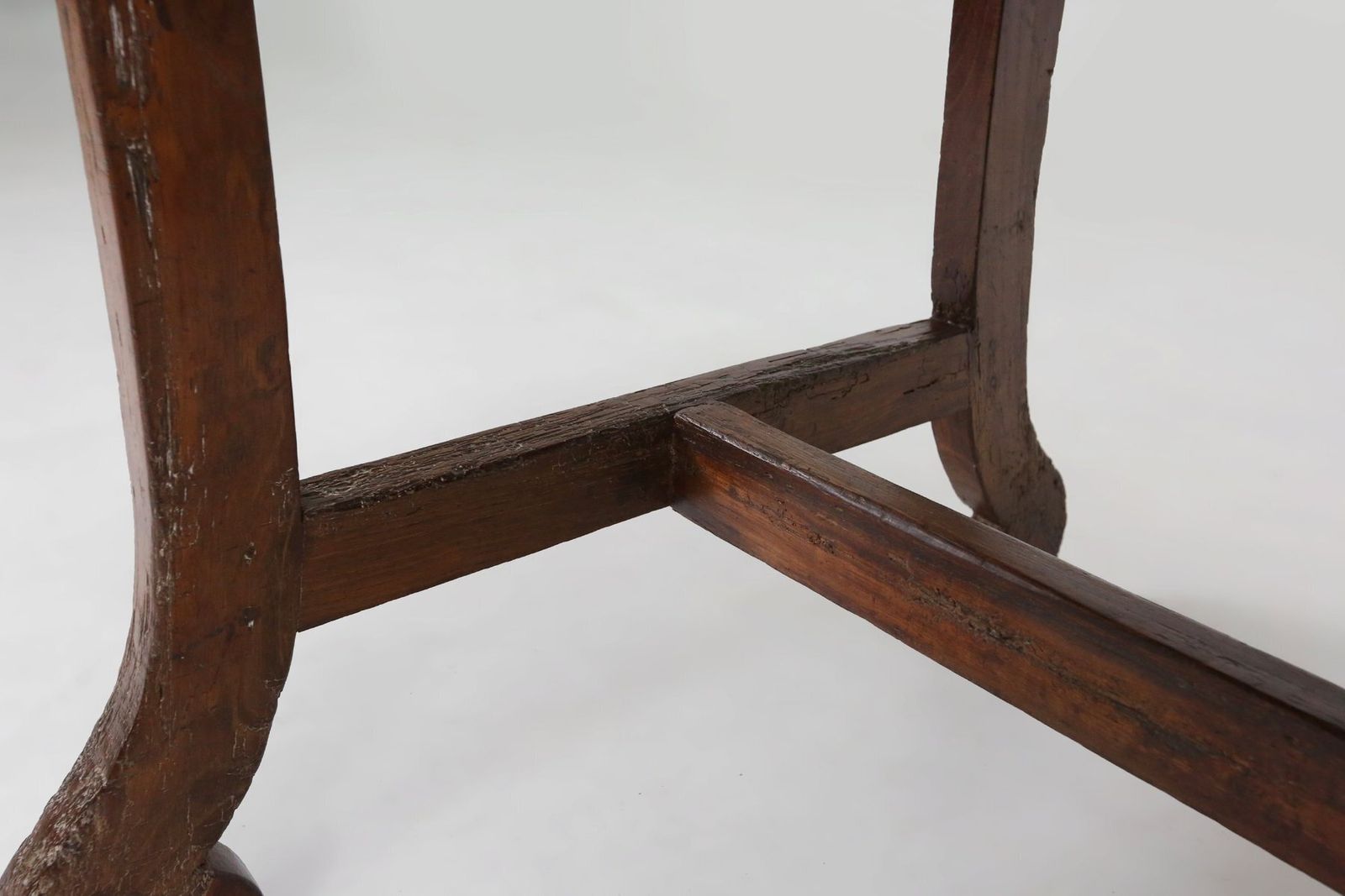 3634.0 Antique Spanish Console Table In Carved Oak With Drawers, 1700s photo