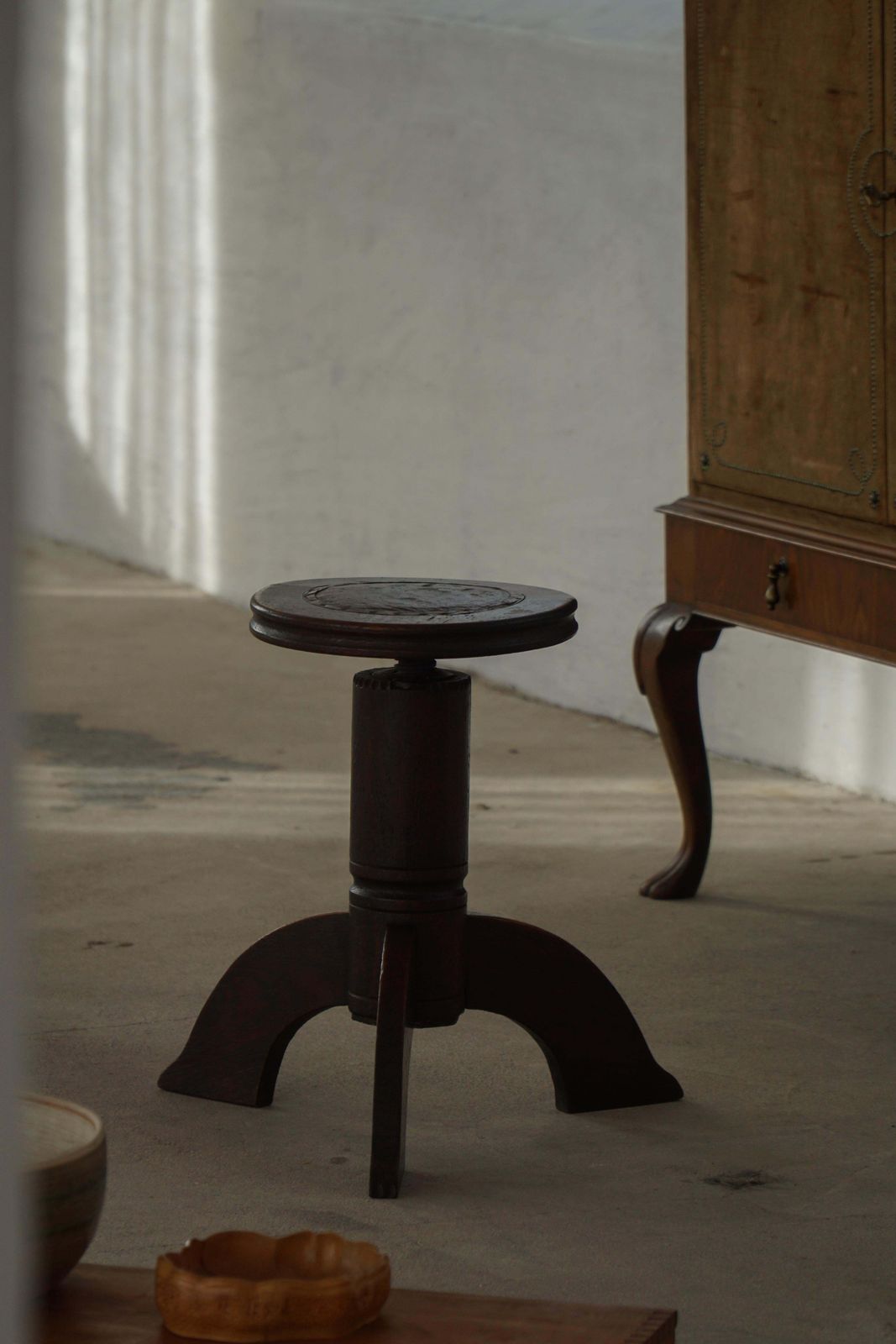 Early 20th Century, Adjustable Danish Art Nouveau Stool, Carved Wood, 1920s photo vinterior