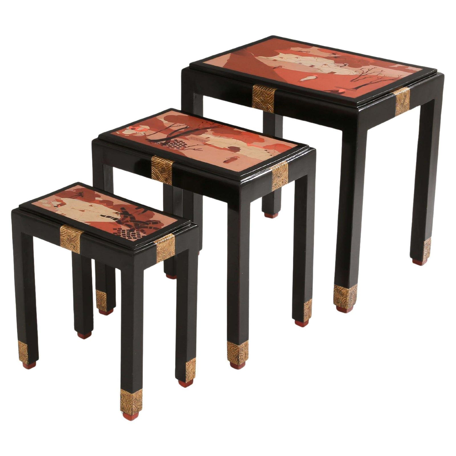 Série de trois tables gigognes, décor asiatique, bois ébonisé et doré, années 1920