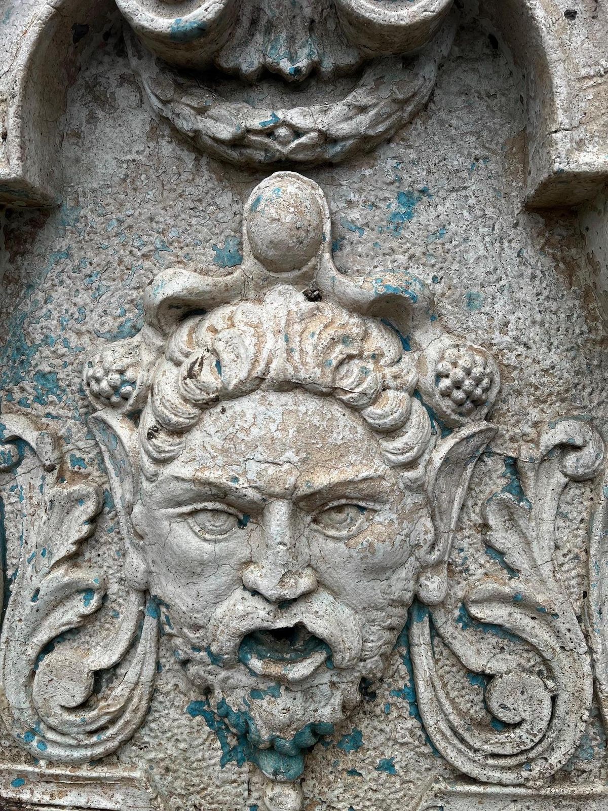 Composite Stone Wall Fountain With Mask And Basin, Italy photo vinterior