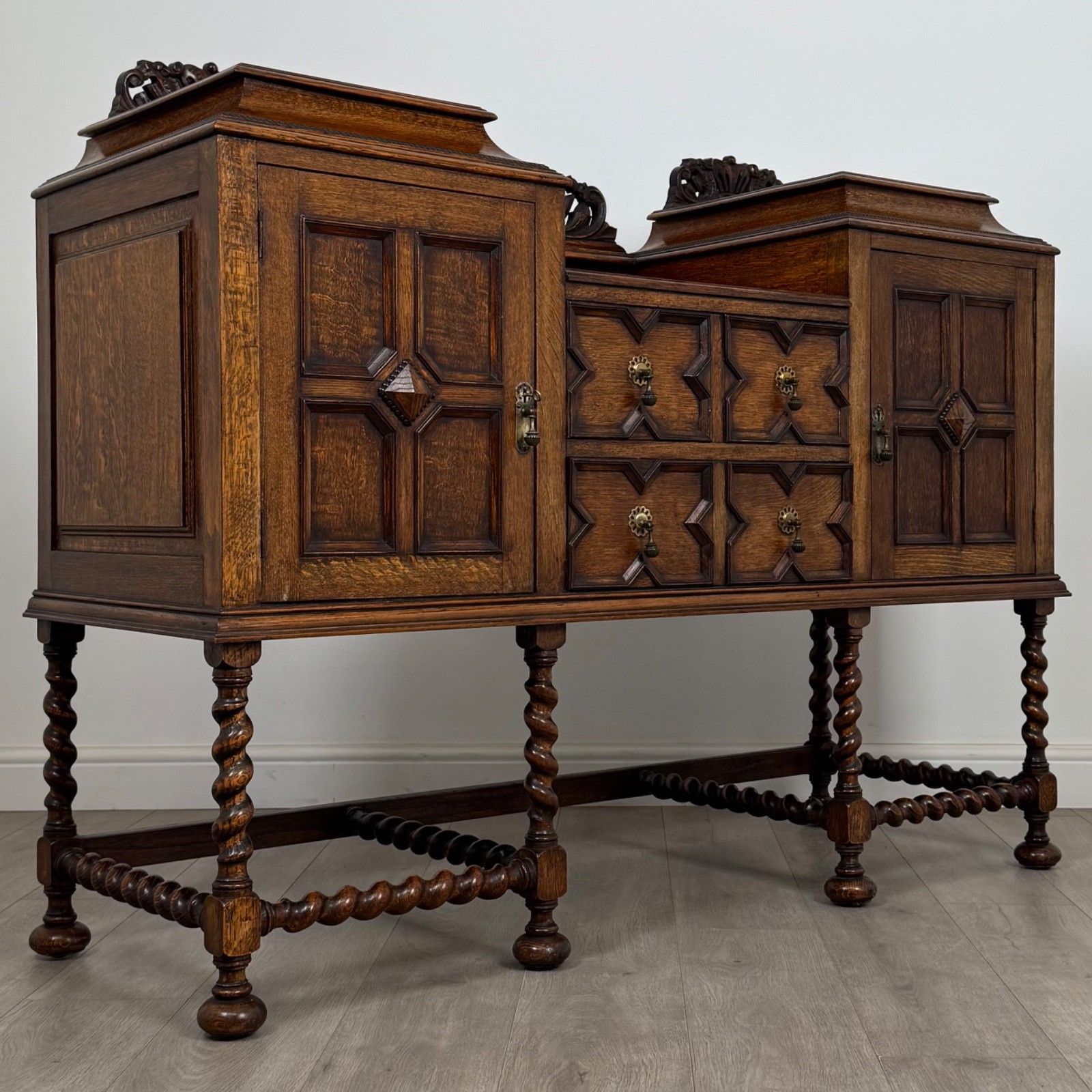 photo furniture Antique 20th Century Jacobean Style Sideboard In Golden Oak ( Af 5321 )
