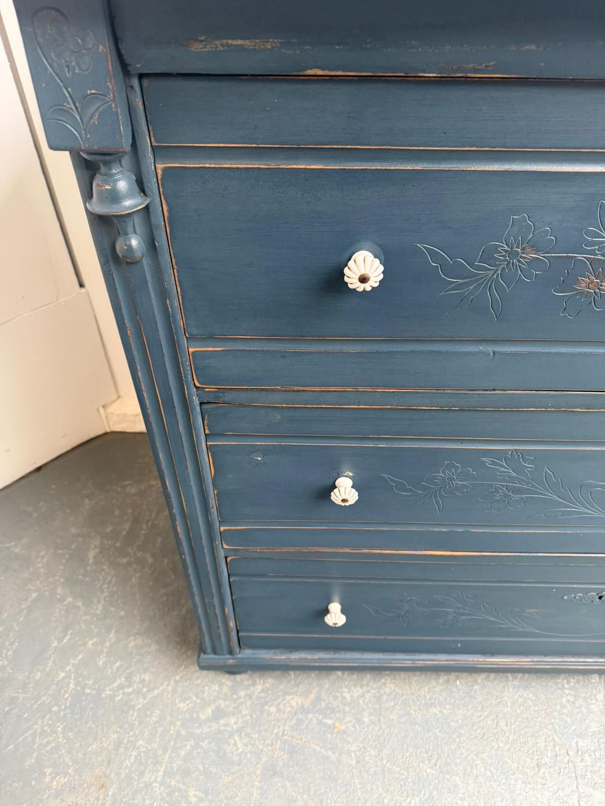An Original Pine Victorian Painted Blue Carved 3 Drawer Chest Of Drawers photo buy