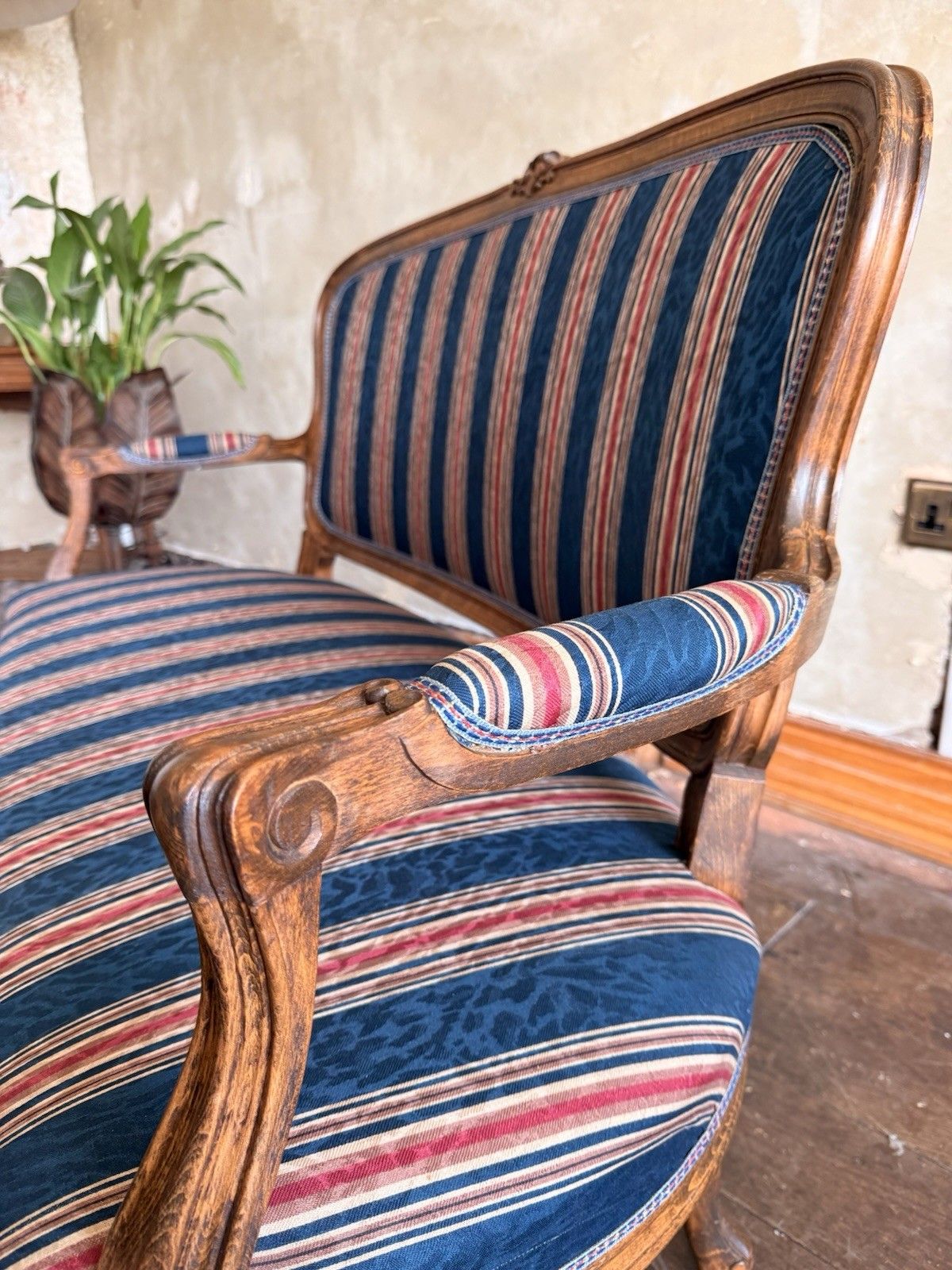 photo vinterior Antique Continental  Louis XV Deep Blue Red Stripe Chaise Longue Settee Sofa