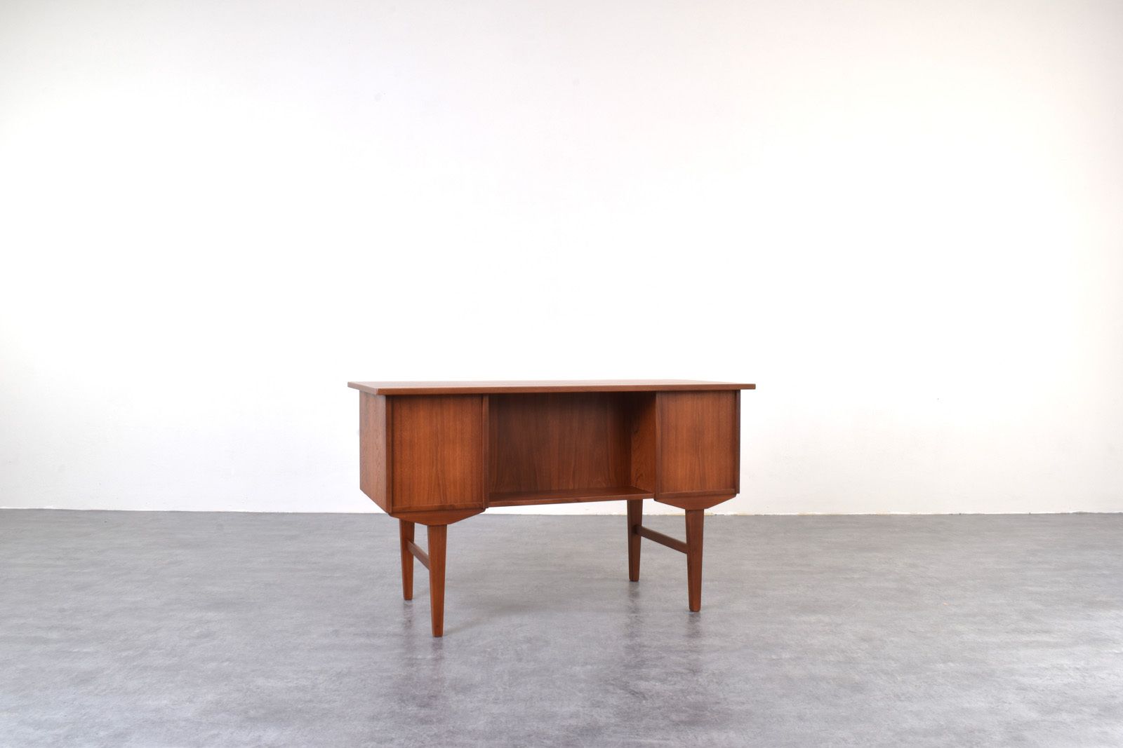 Mid Century Danish Teak Executive Desk, 1960s. photo vintage