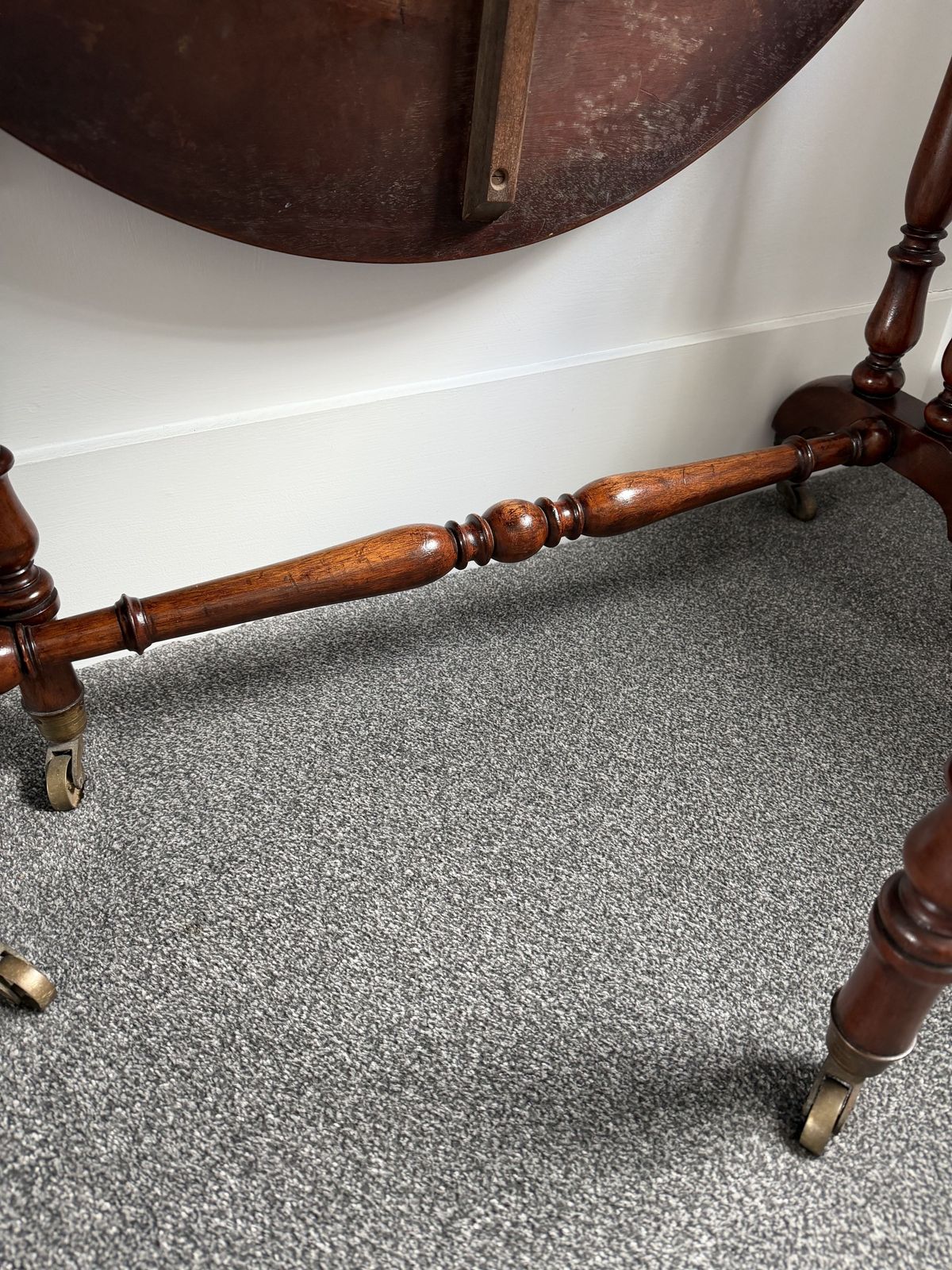 photo furniture Burr Walnut Sutherland Drop Leaf Table