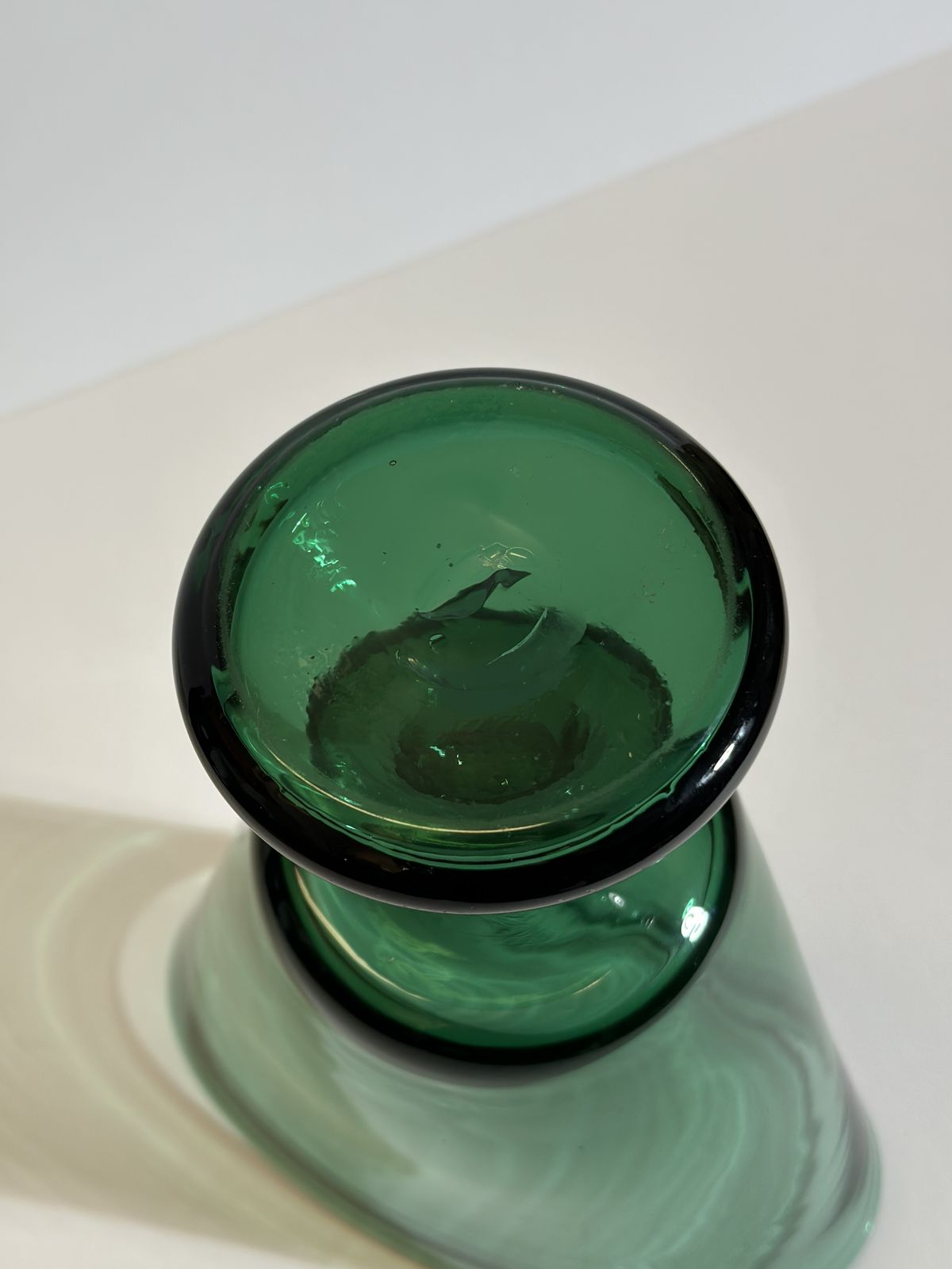 photo furniture Green Glass Vase, Pedestal Form, Italian Mid Century 1960s