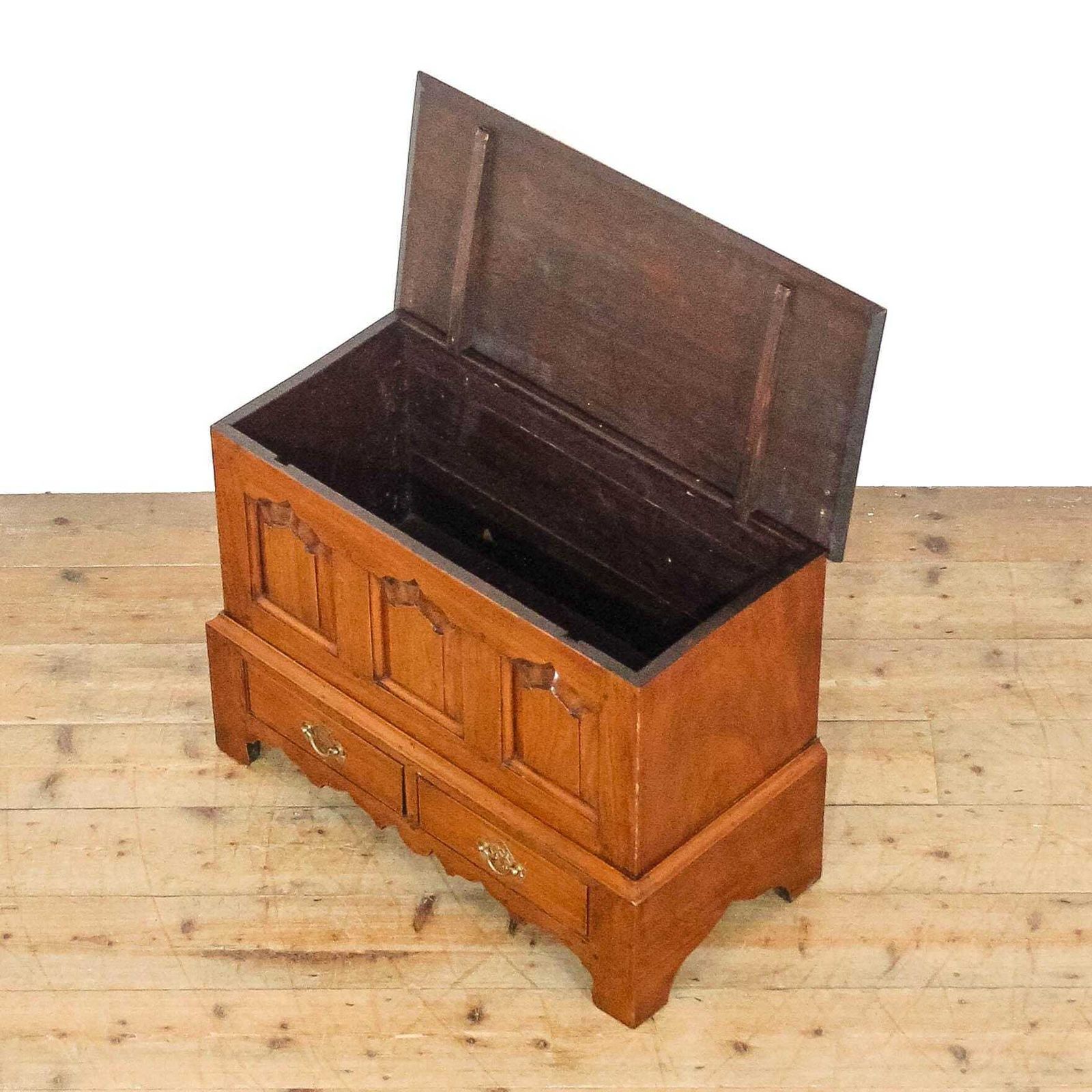 Traditional 18th Century Style Coffer Bach | Antique Furniture | Antique Storage | Antique Blanket Box | Welsh Antique (M 6751) photo Furniture