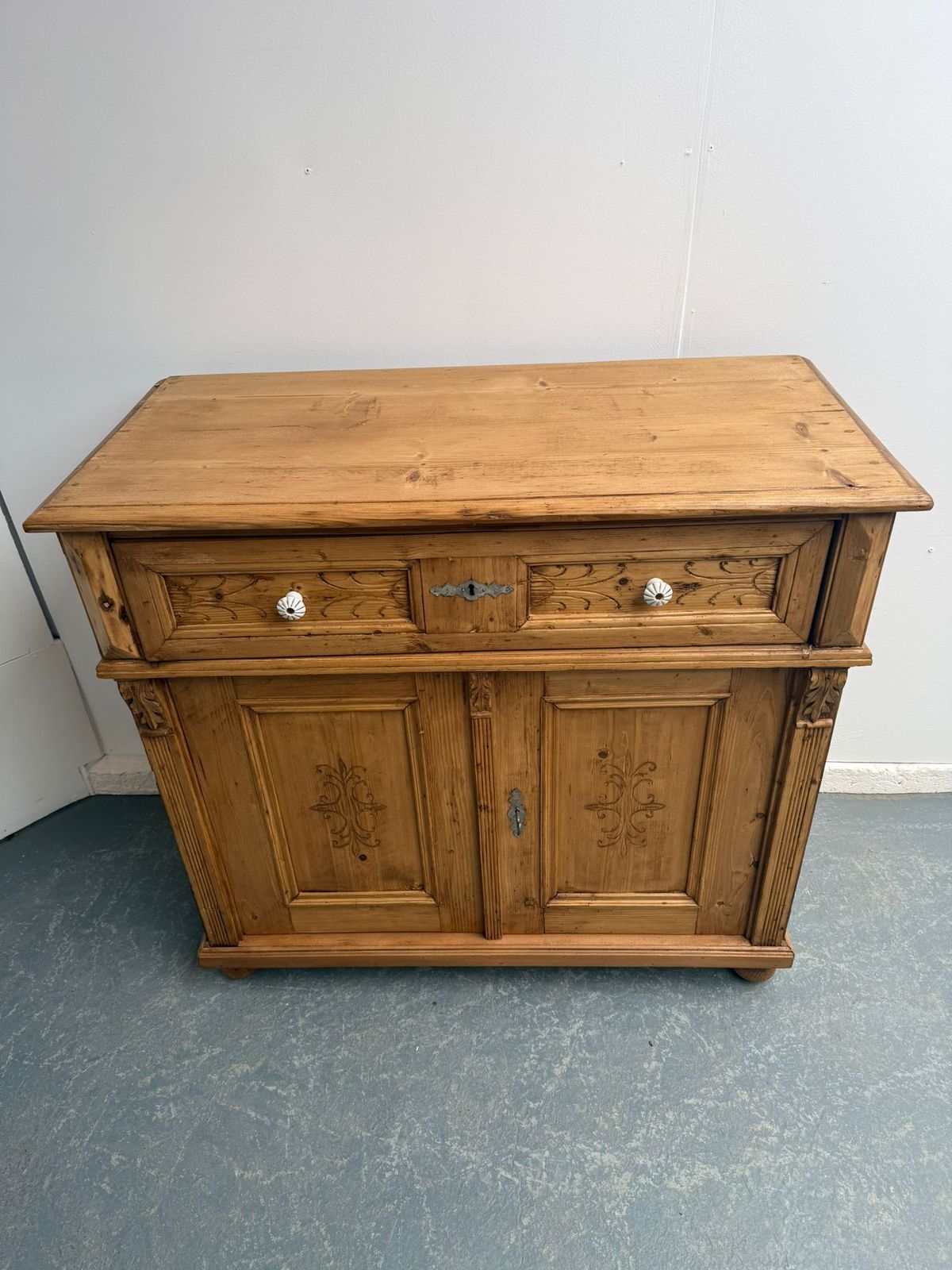 A Pretty Pine Victorian Waxed Carved Kitchen Dresser Base photo vinterior