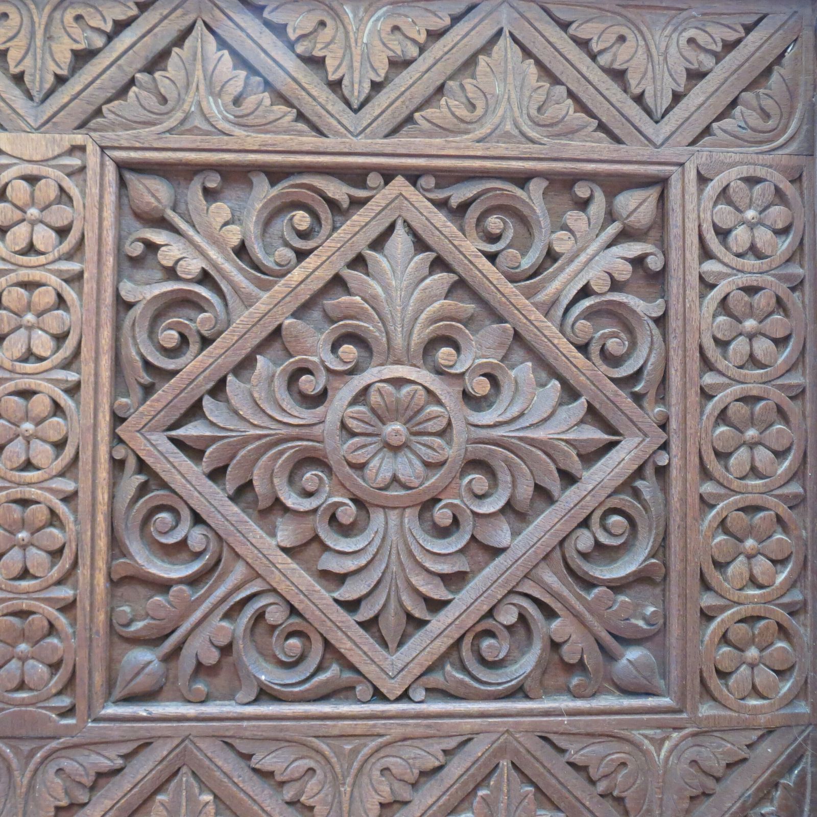 Burmese Anglo Indian Gothic Revival Carved Hall Seat Chair 1880 photo vinterior