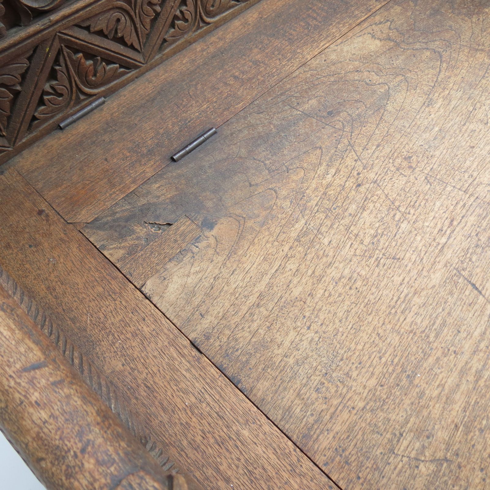 photo vintage Burmese Anglo Indian Gothic Revival Carved Hall Seat Chair 1880