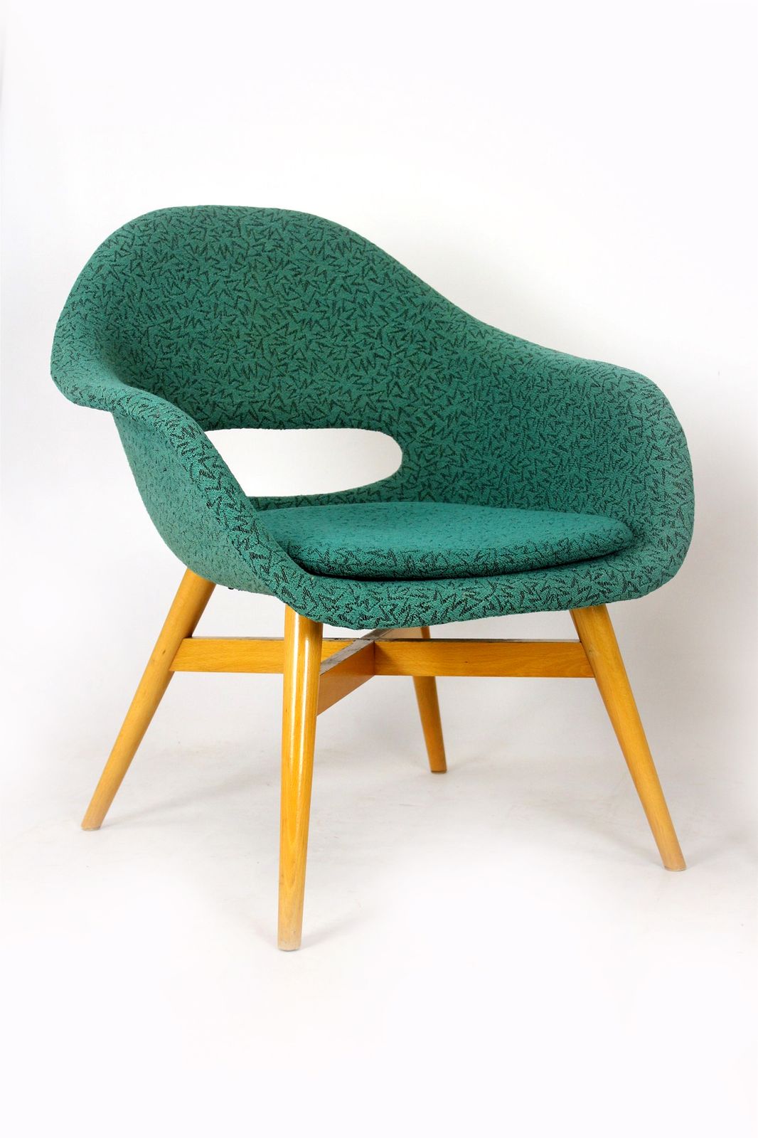 Pair Of 1960s Miroslav Navrátil Armchairs For Tatra Nábytok, Very Good Original Condition photo furniture