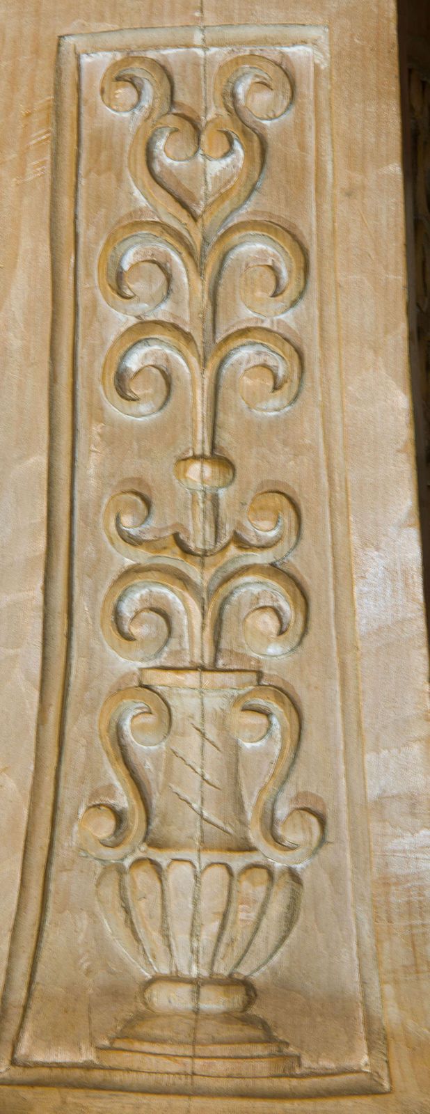An Impressive Antique Italian Carved Pinewood Torchere, Circa 1900. photo buy