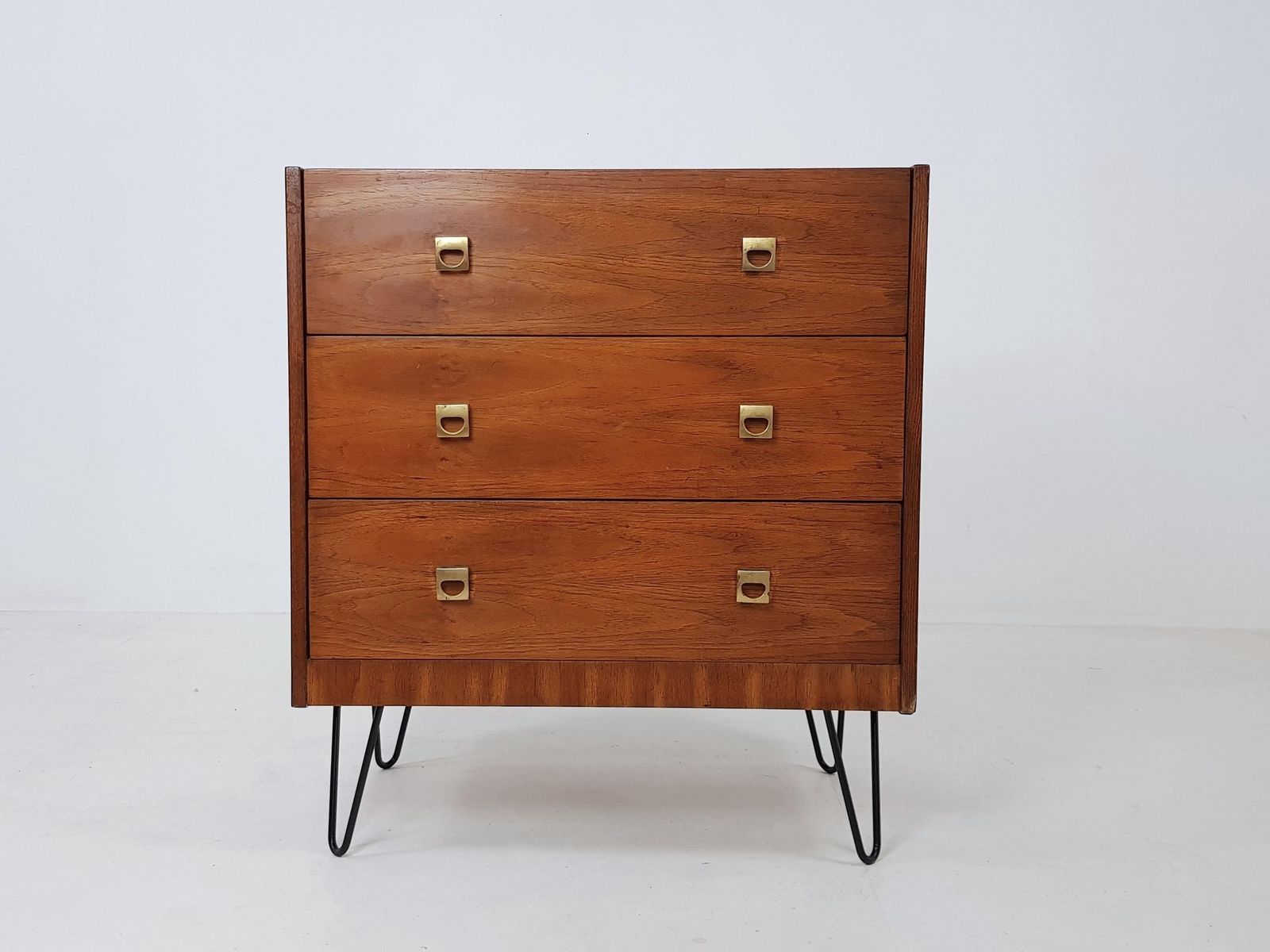 Mid Century Oak Chest Of Drawers