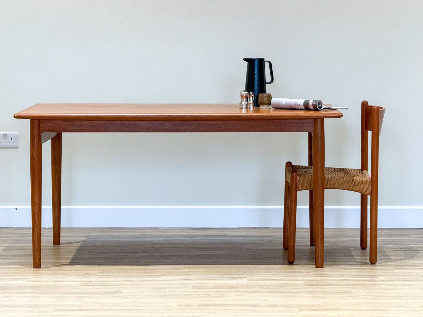 Mid Century Danish Teak Extending Dining Table (Johannes Andersen) photo furniture