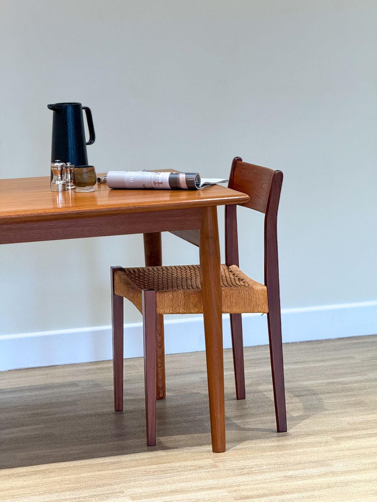 Mid Century Danish Teak Extending Dining Table (Johannes Andersen) photo 1380.0