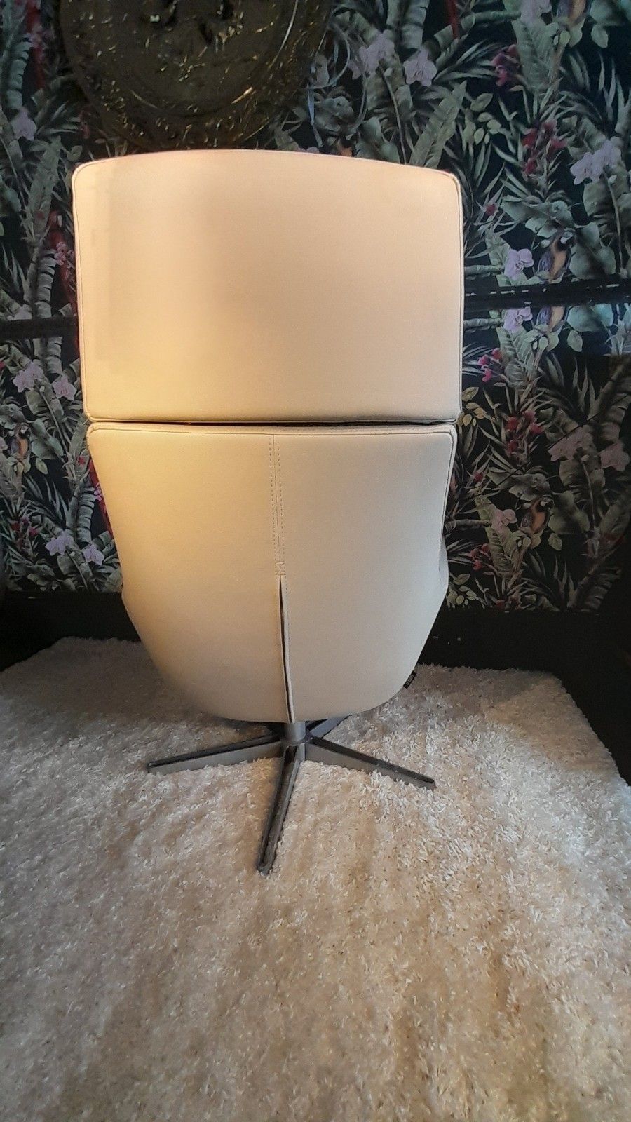 Stylish High Quality Scandinavian Cream Leather Swivel Chair By "Swedese" photo 650.0