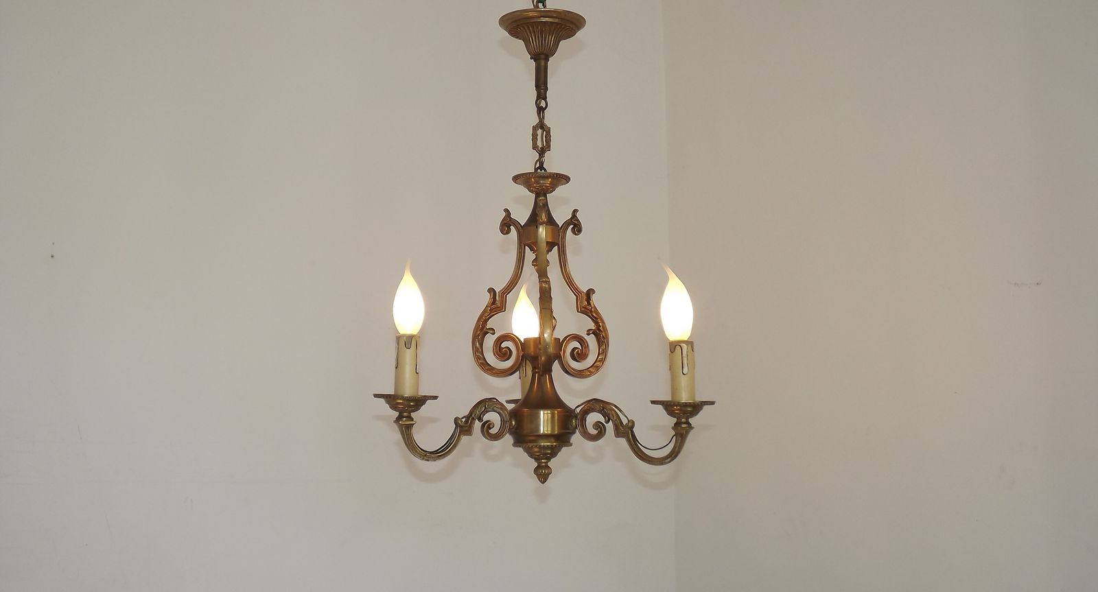 photo vintage Lustre à cage triangulaire 3 feux de style Art Nouveau, en bronze, France