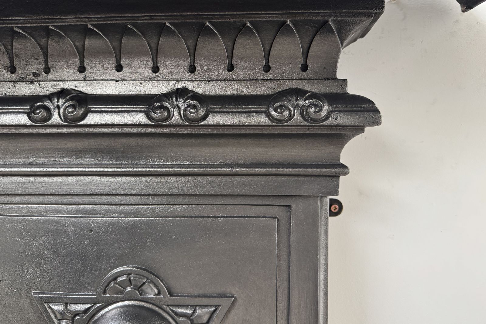 photo furniture 19th Century Victorian Arched Cast Iron Fireplace Surround