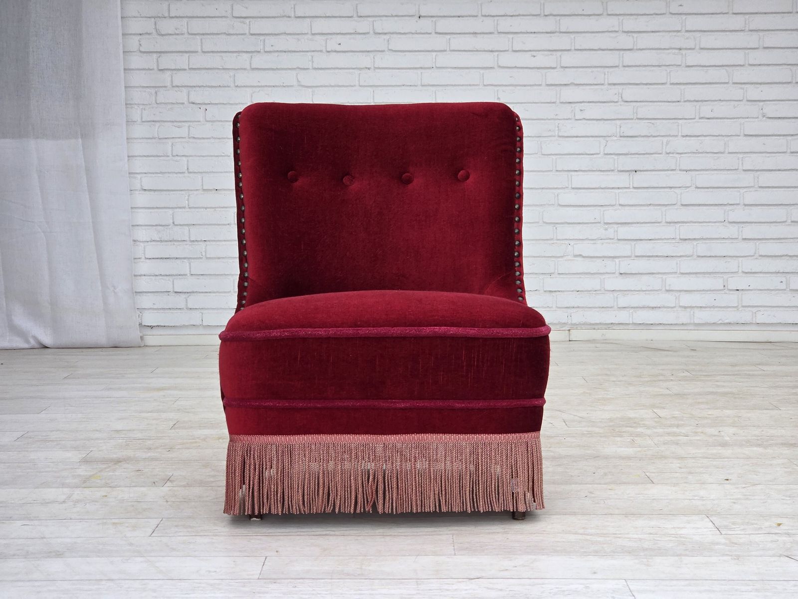 Ca. Jaren 1960, Deense Fauteuil, Rood Meubelvelours, Beukenhouten Poten. photo buy