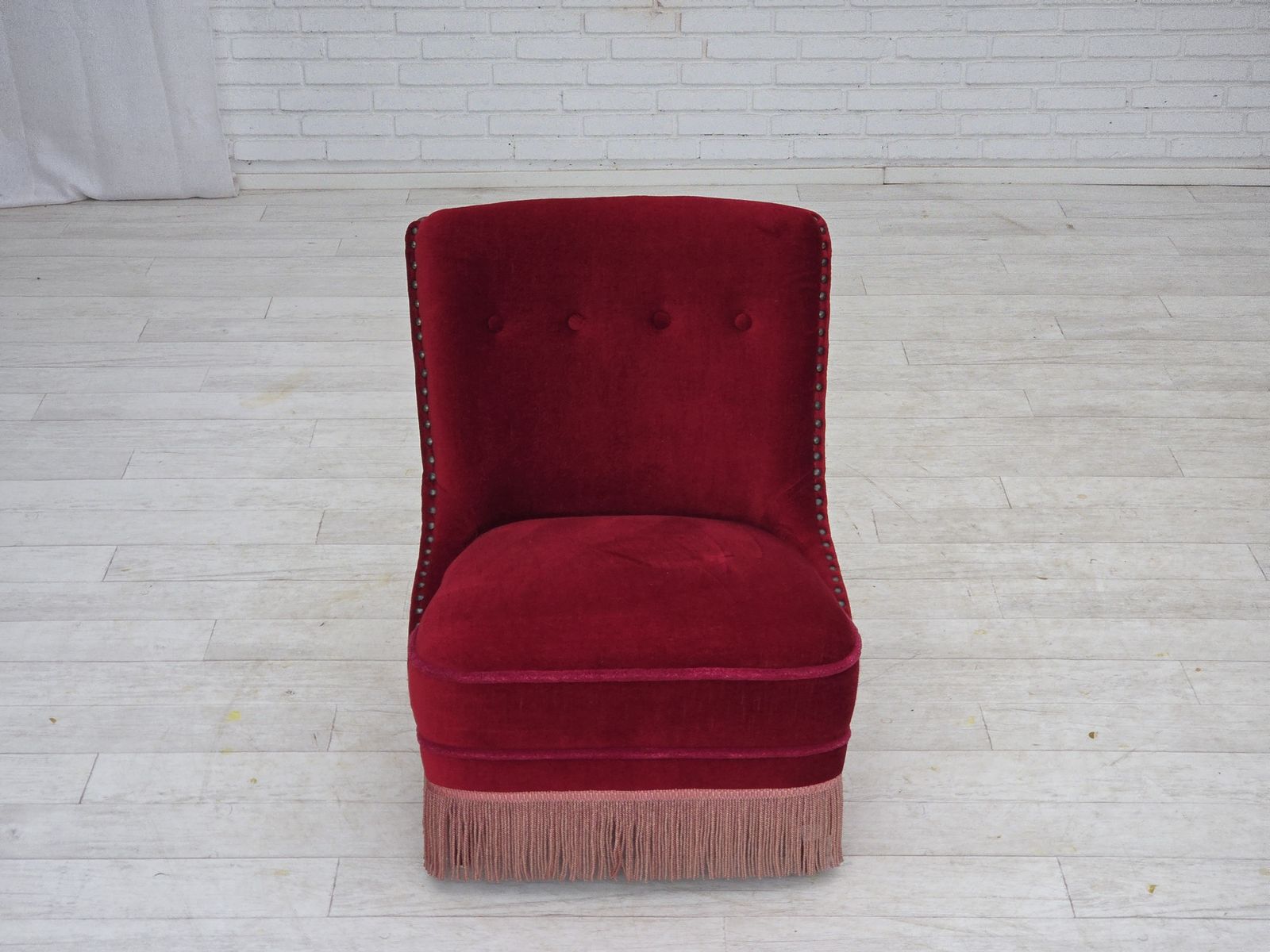 Ca. Jaren 1960, Deense Fauteuil, Rood Meubelvelours, Beukenhouten Poten. photo vintage