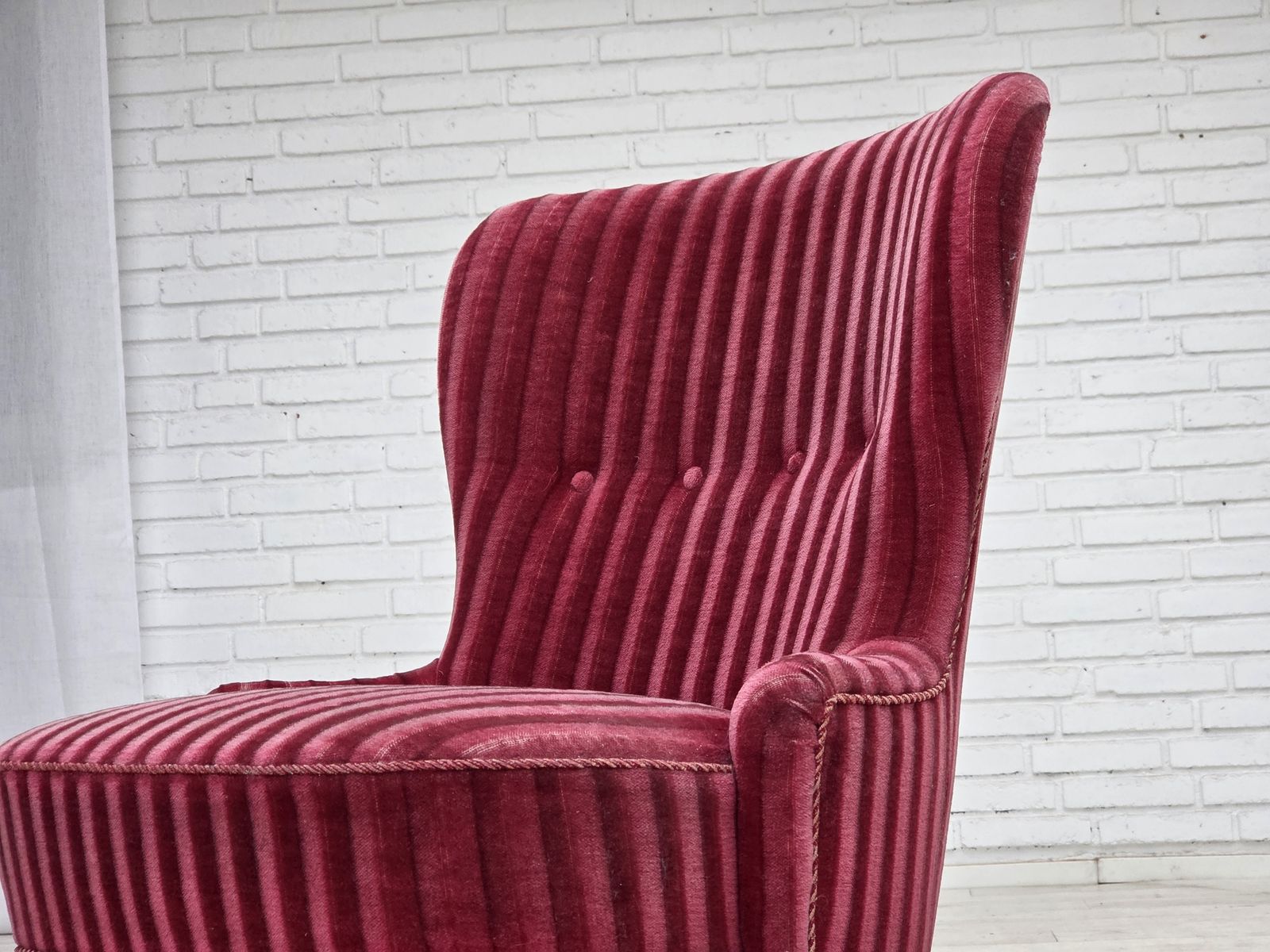 photo vintage 1960s, Danish Armchair, Original Striped Red Furniture Velour.