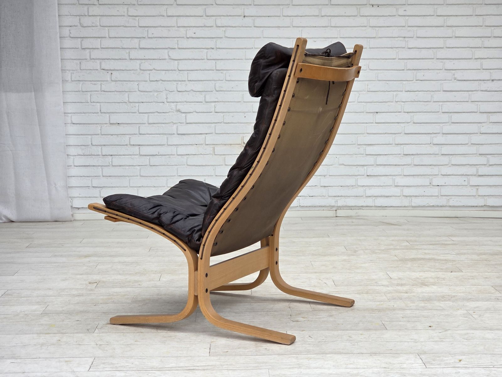 photo vinterior 1970s, Norwegian Design By Ingmar Relling, Lounge Chair Model "Siesta".
