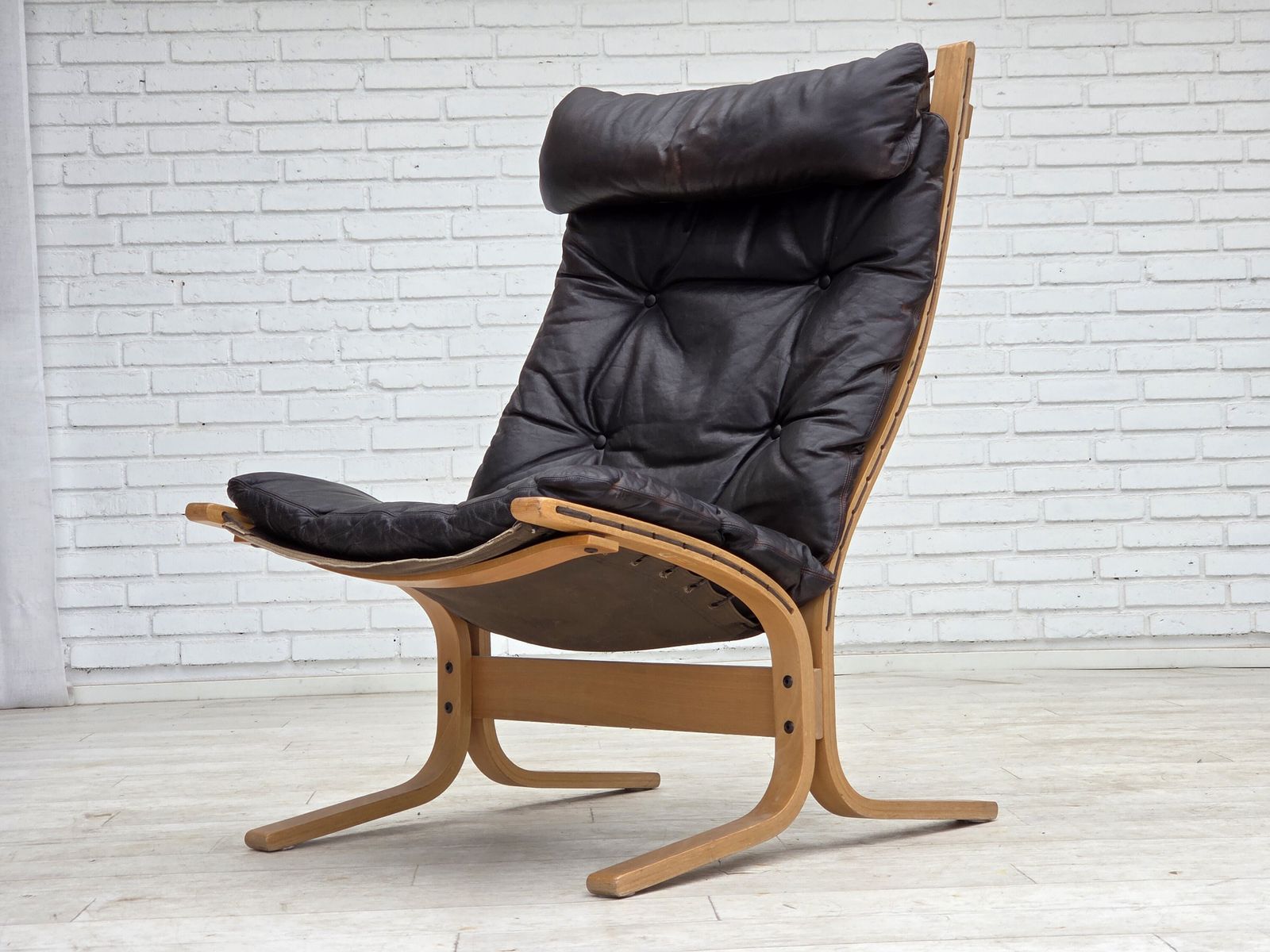 photo vintage 1970s, Norwegian Design By Ingmar Relling, Lounge Chair Model "Siesta".