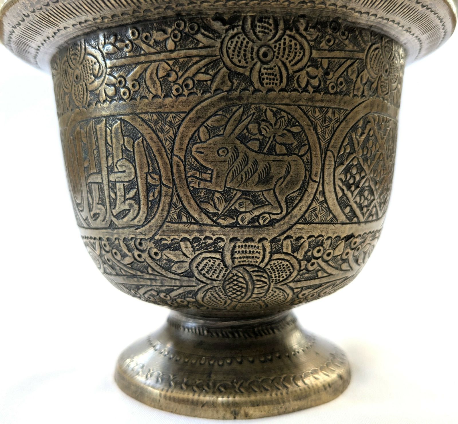 photo vinterior Antique Islamic Middle East Bronze Engraved Covered Pot With Animals And Calligraphy