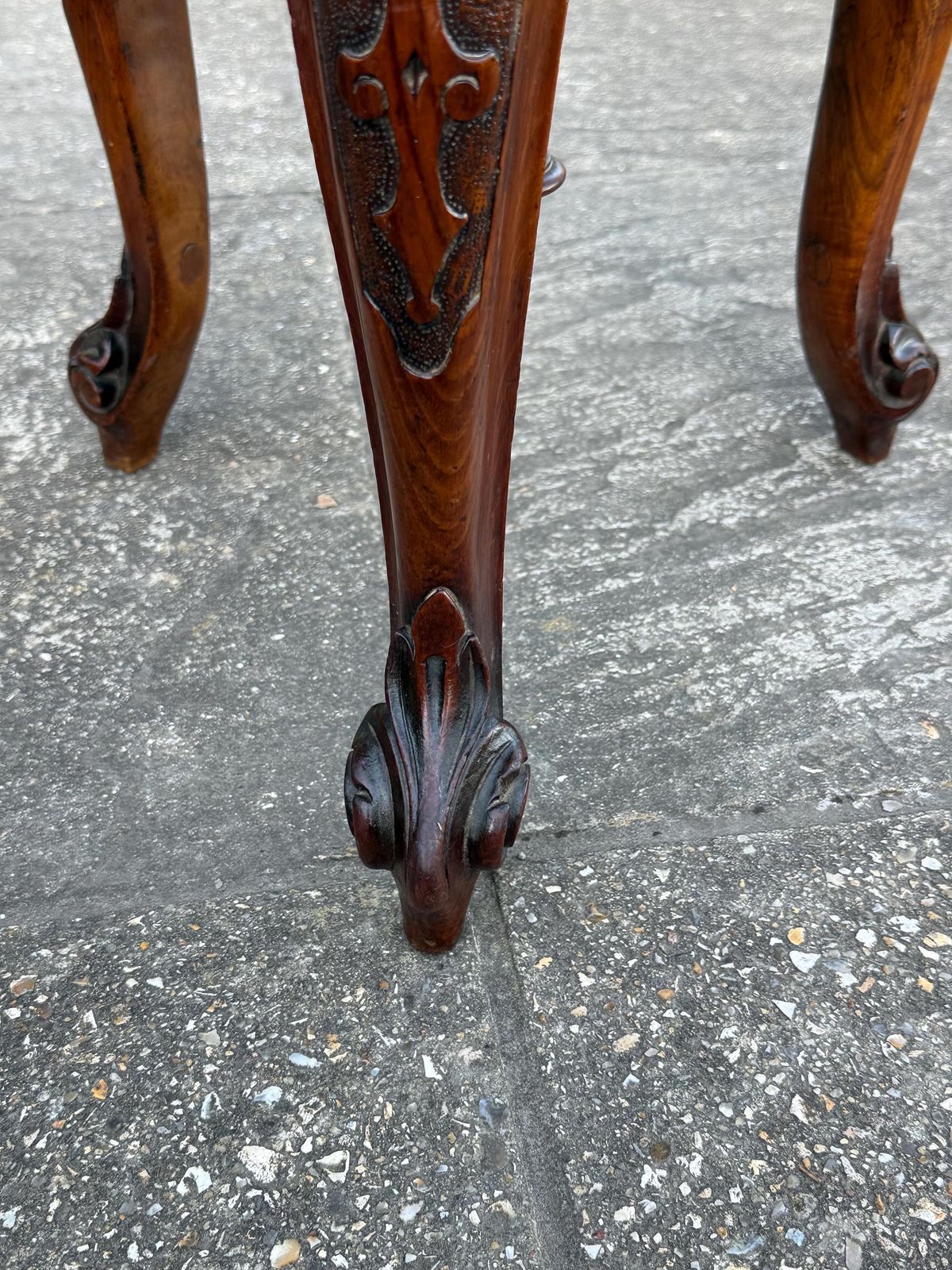 photo vinterior Early 20th Century Adjustable Piano Stool – Victorian Revival Carved Walnut Seat, C.1920–30