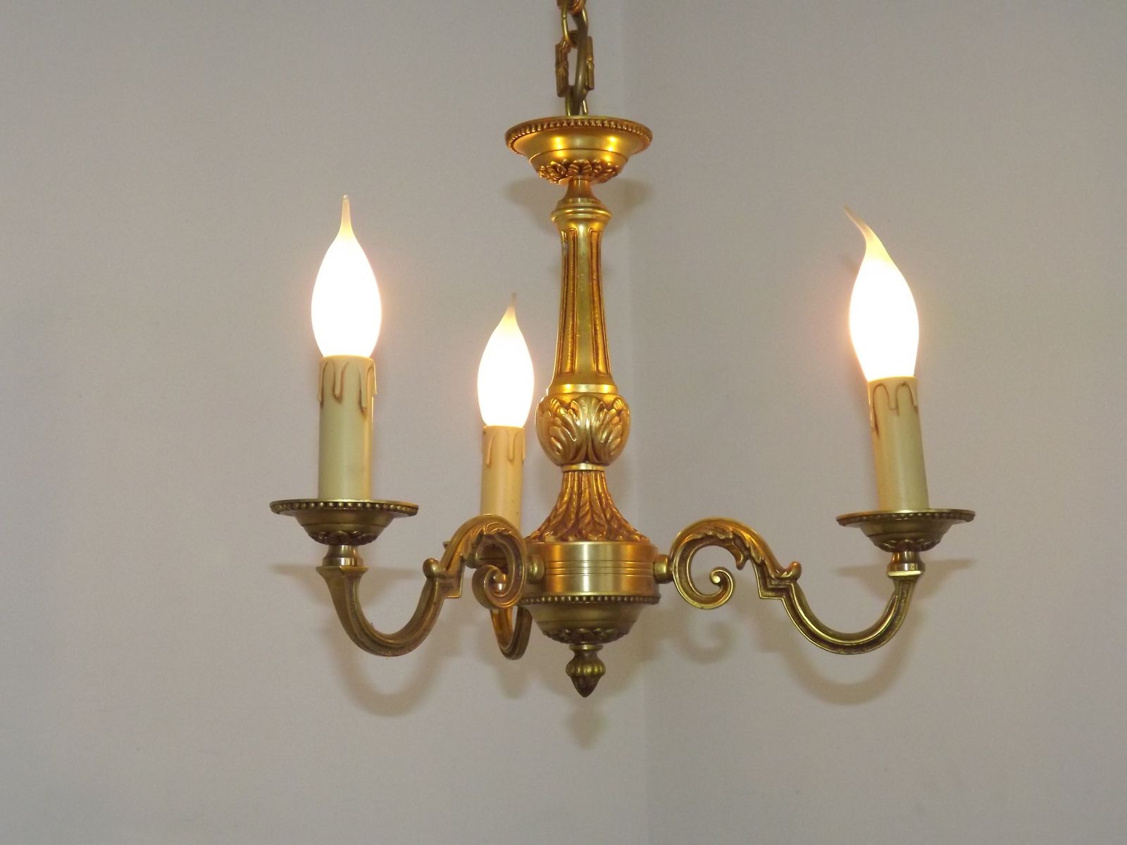 148.0 Lustre à 3 lumières de style traditionnel mid-century en bronze, France photo