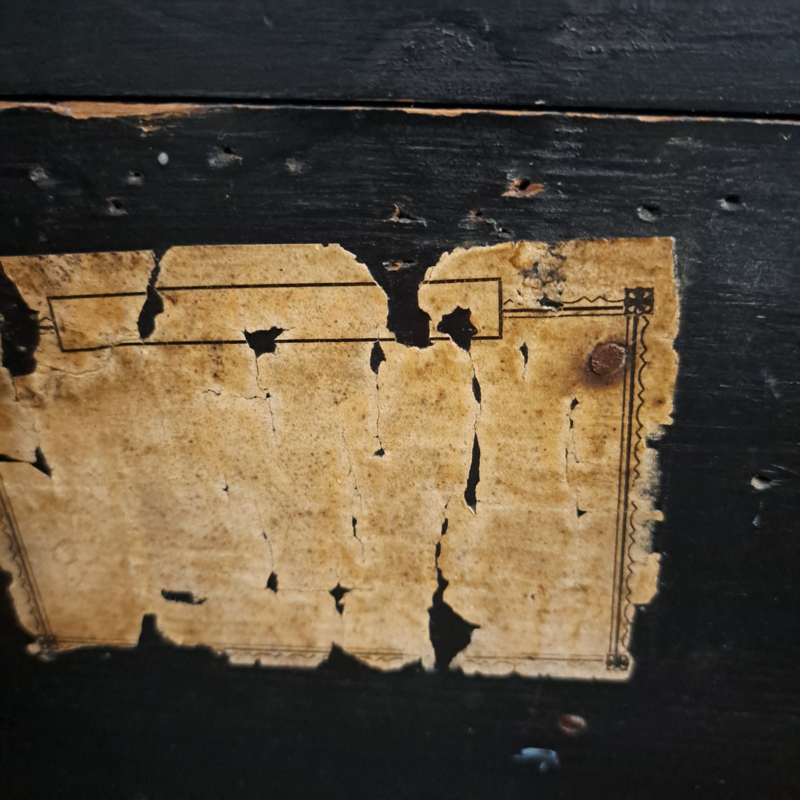 photo vinterior A Unique Original Vintage Steamer Trunk