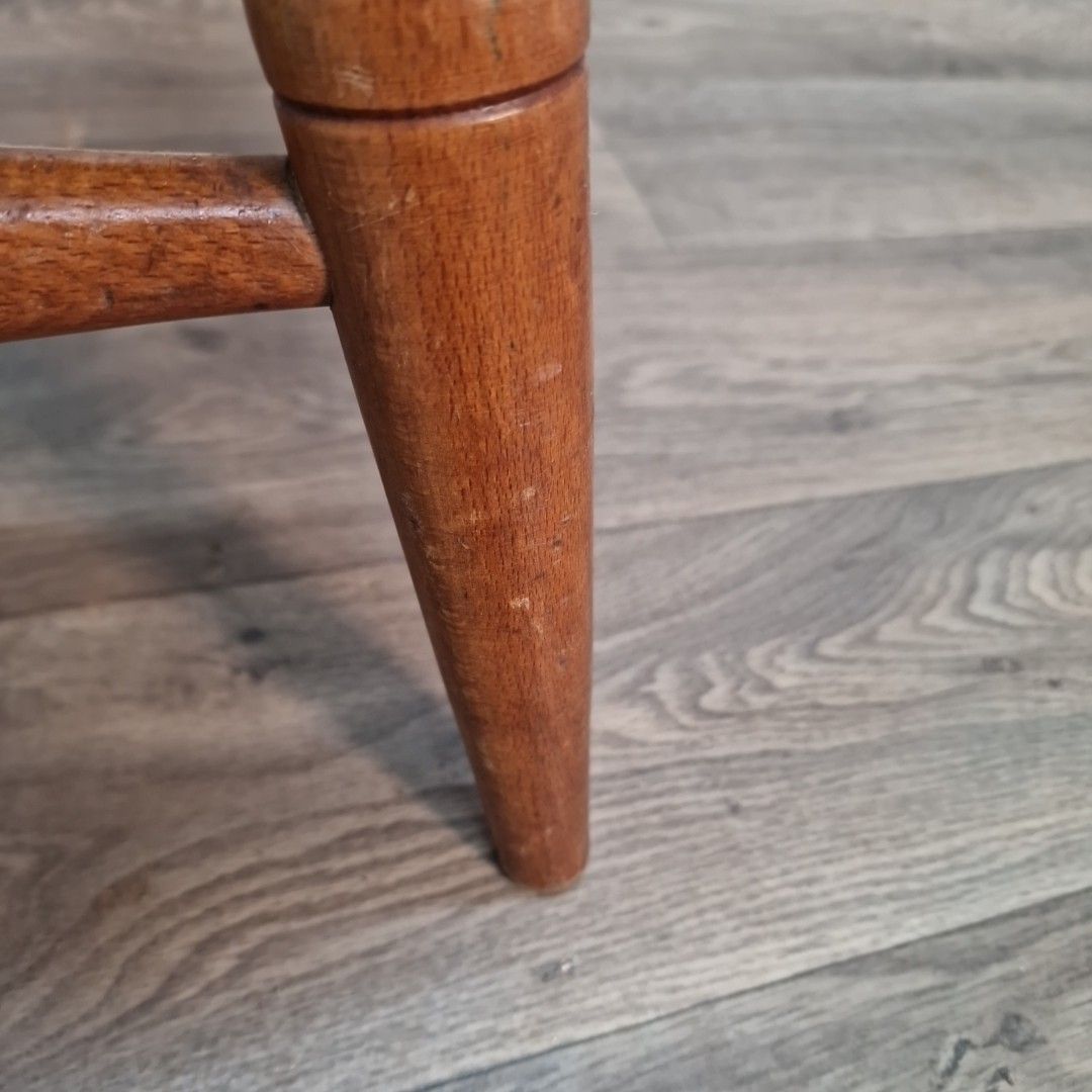 photo vinterior Vintage Farmhouse Dining Chair – Spindle Back Upholstered Pub Seat Solid Wood