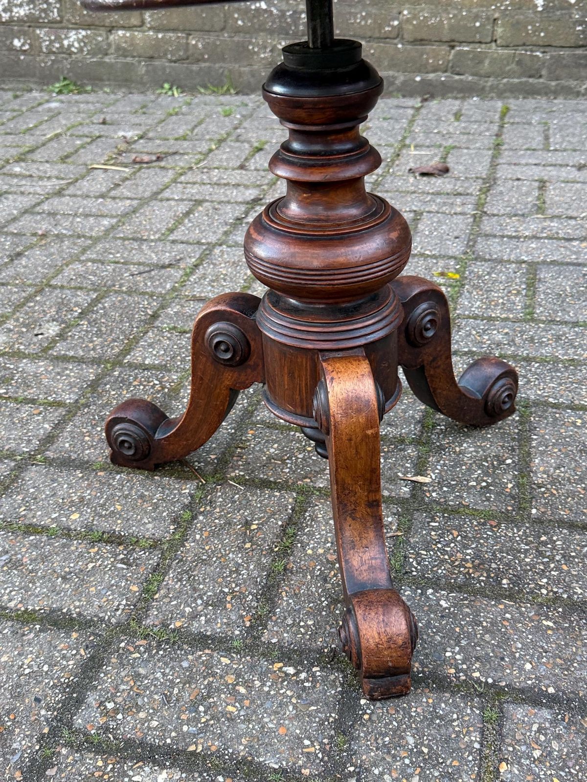 photo furniture Antique Victorian Adjustable Piano Occasional Stool – Solid Wood Carved Tripod Stool With Floral Green Upholstered Seat