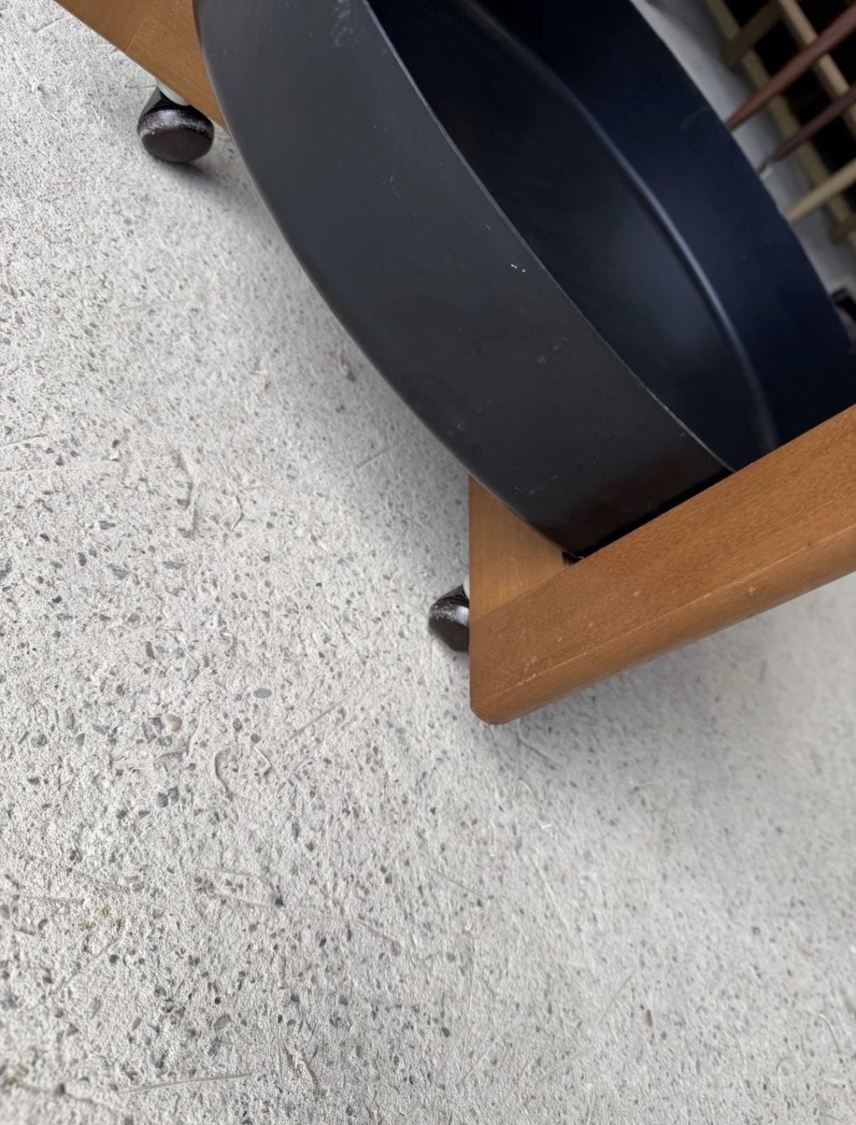 Mid Century Round Coffee Table With Glass Top & Wheels & Magazine Holder photo 285.0