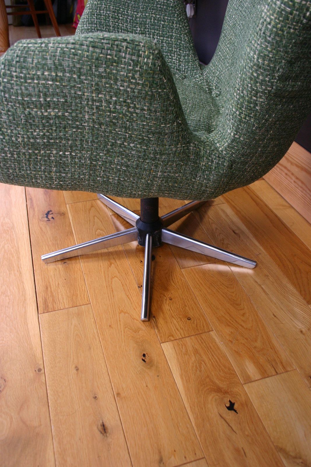 1970s Hungarian Mid Century Swivel Lounge Chair – Recently Reupholstered Sculptural Frame photo vinterior