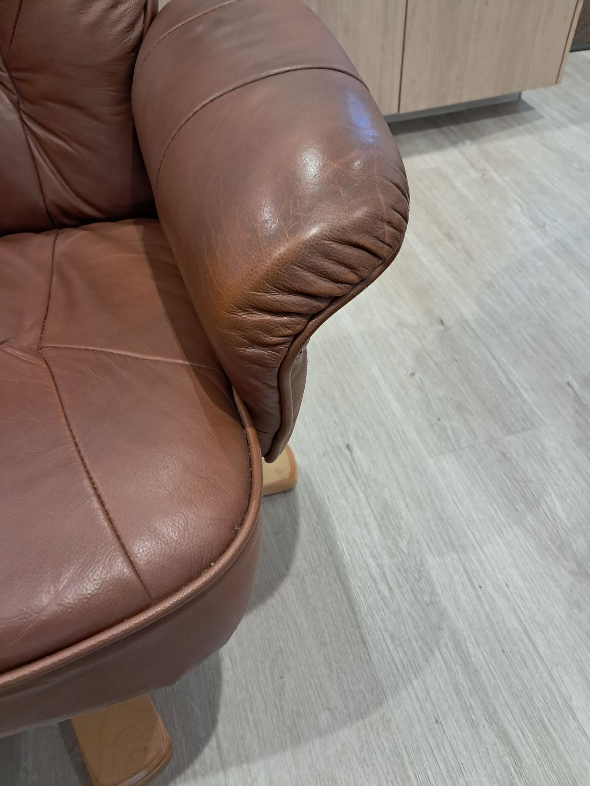 Scandinavian Swivel/Recliner Leather Armchair photo furniture