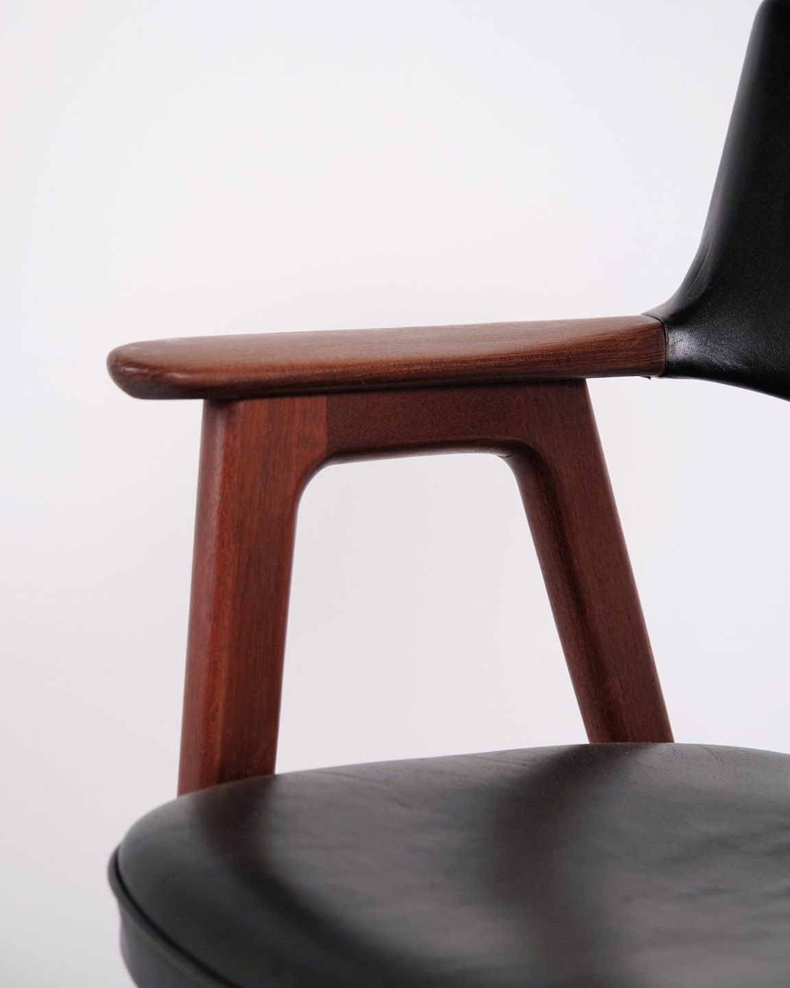 Erik Kirkegaard Armchair Model 43 In Teak And Black Leather, Høng Stolefabrik, 1950s photo buy