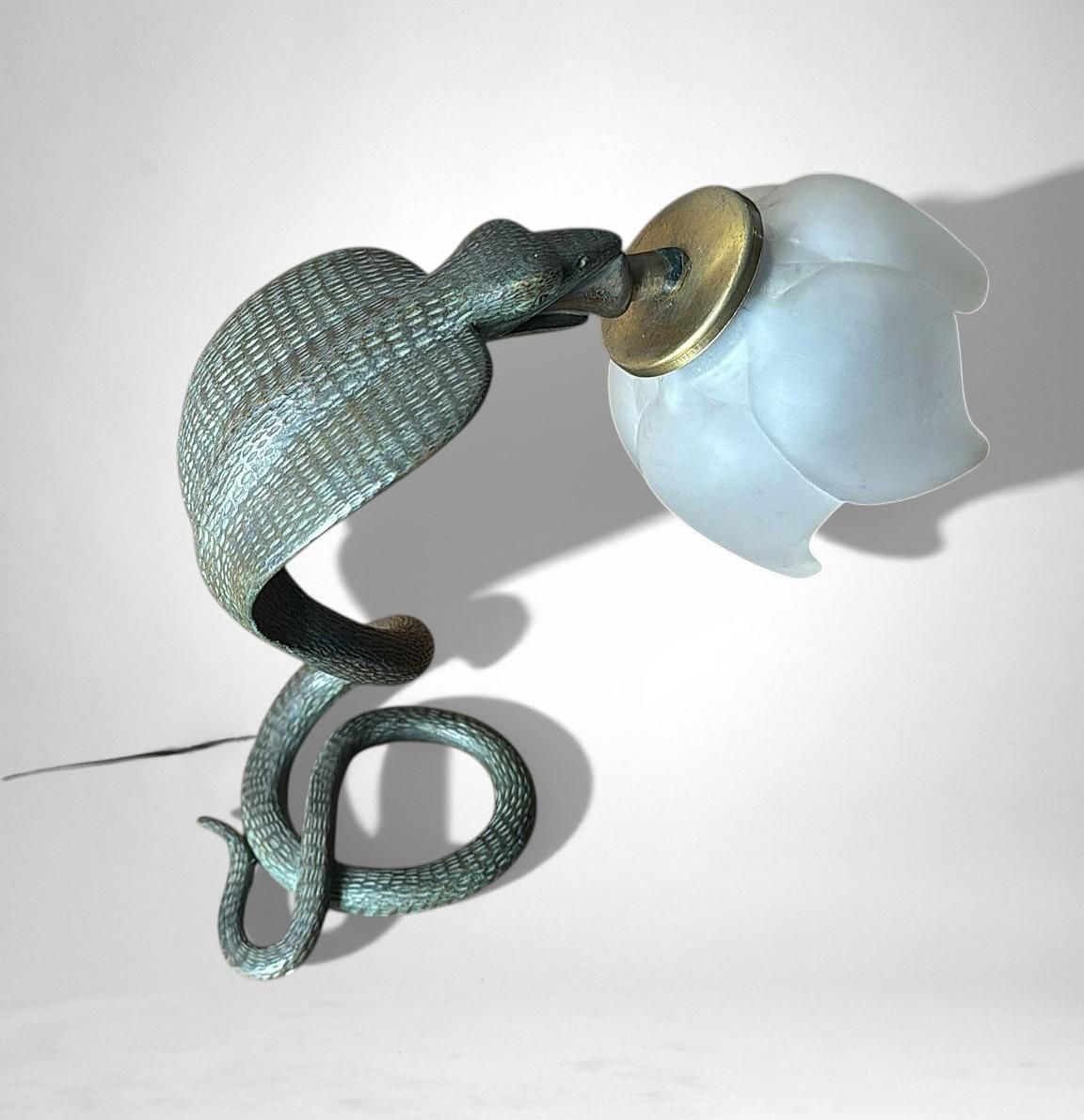 Italian Art Deco Table Lamp In Metal And Frosted Glass photo 515.0
