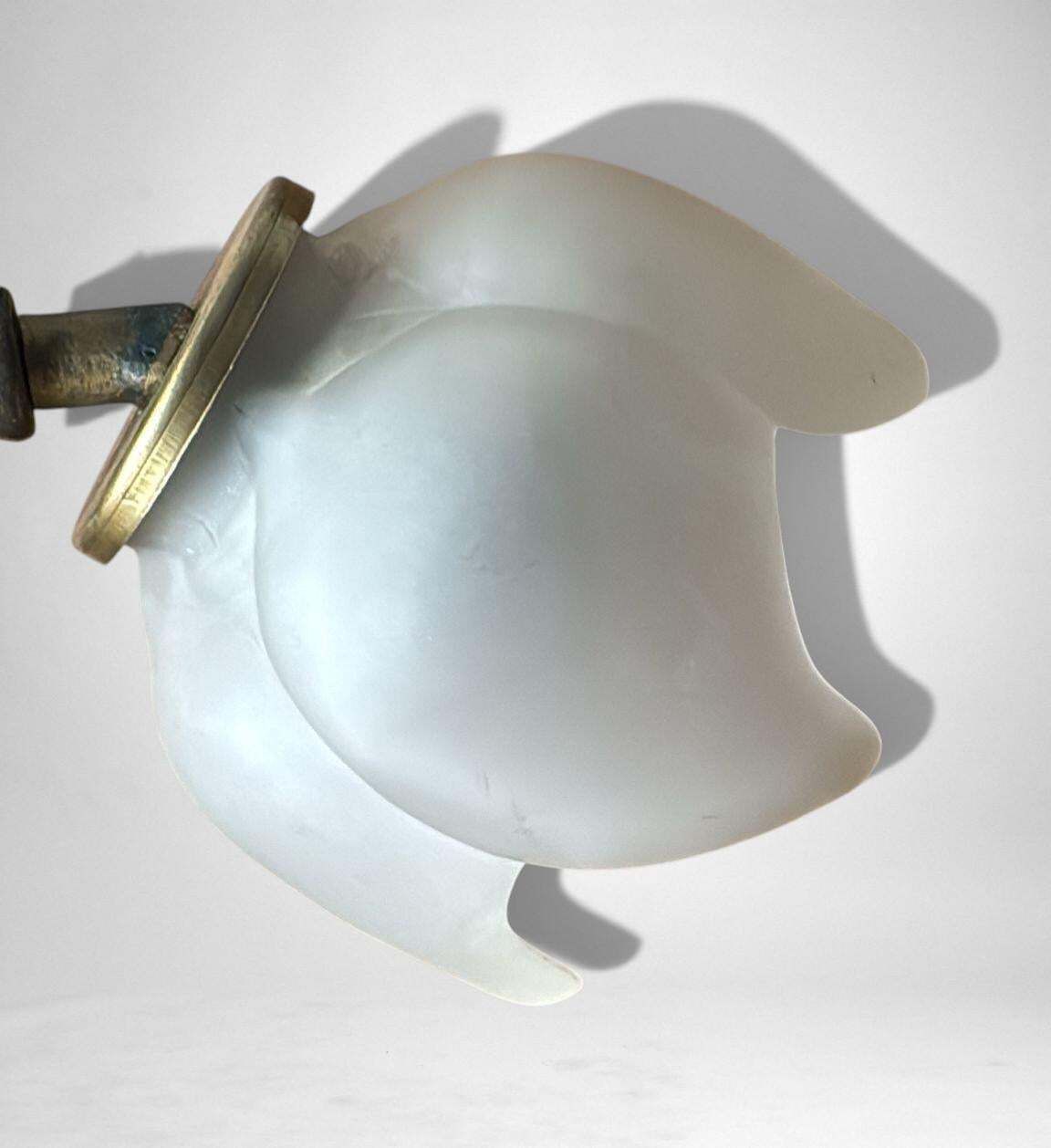 photo vintage Italian Art Deco Table Lamp In Metal And Frosted Glass