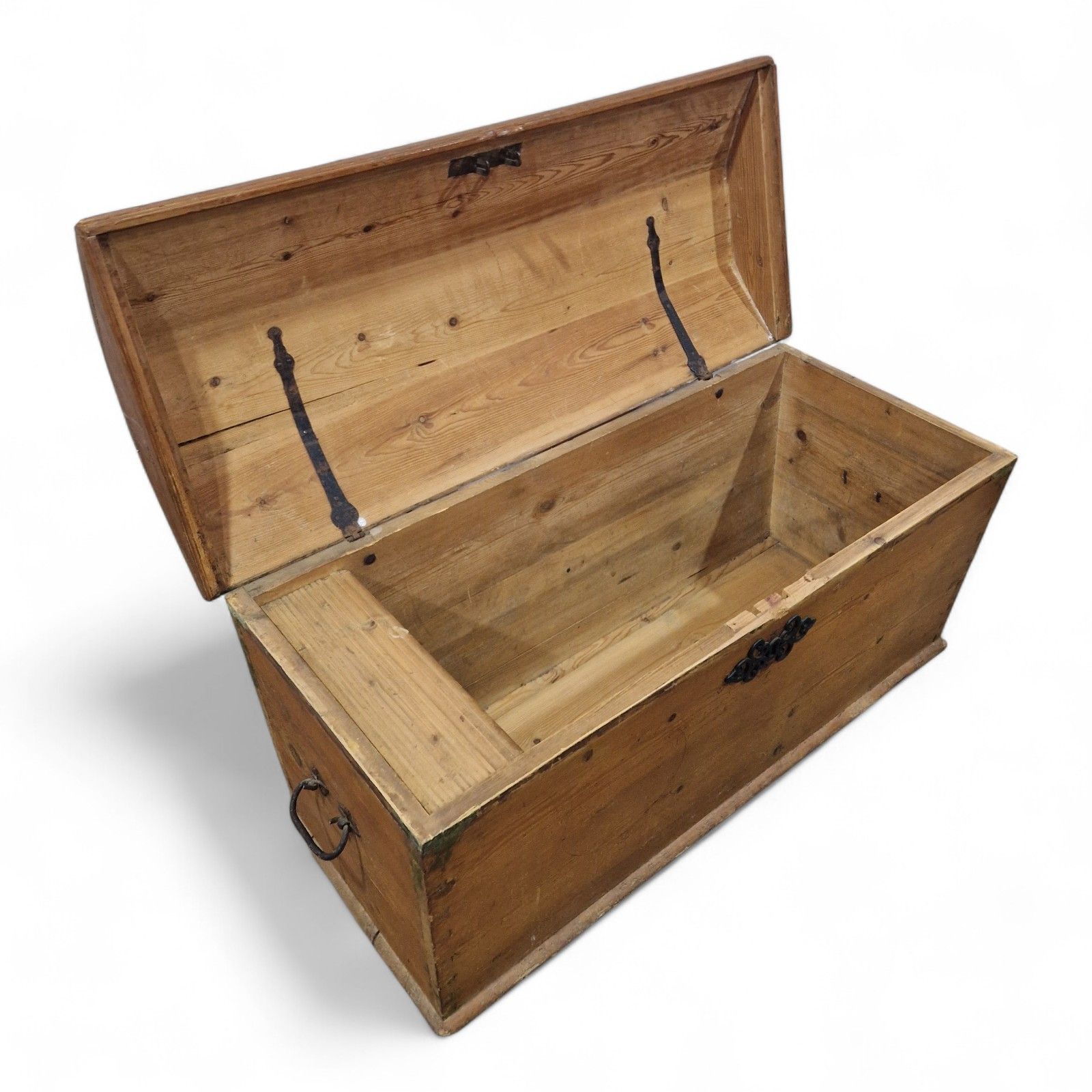 photo vintage Continental Wooden Storage Chest Dome Top Rustic Coffer Blanket Box Large