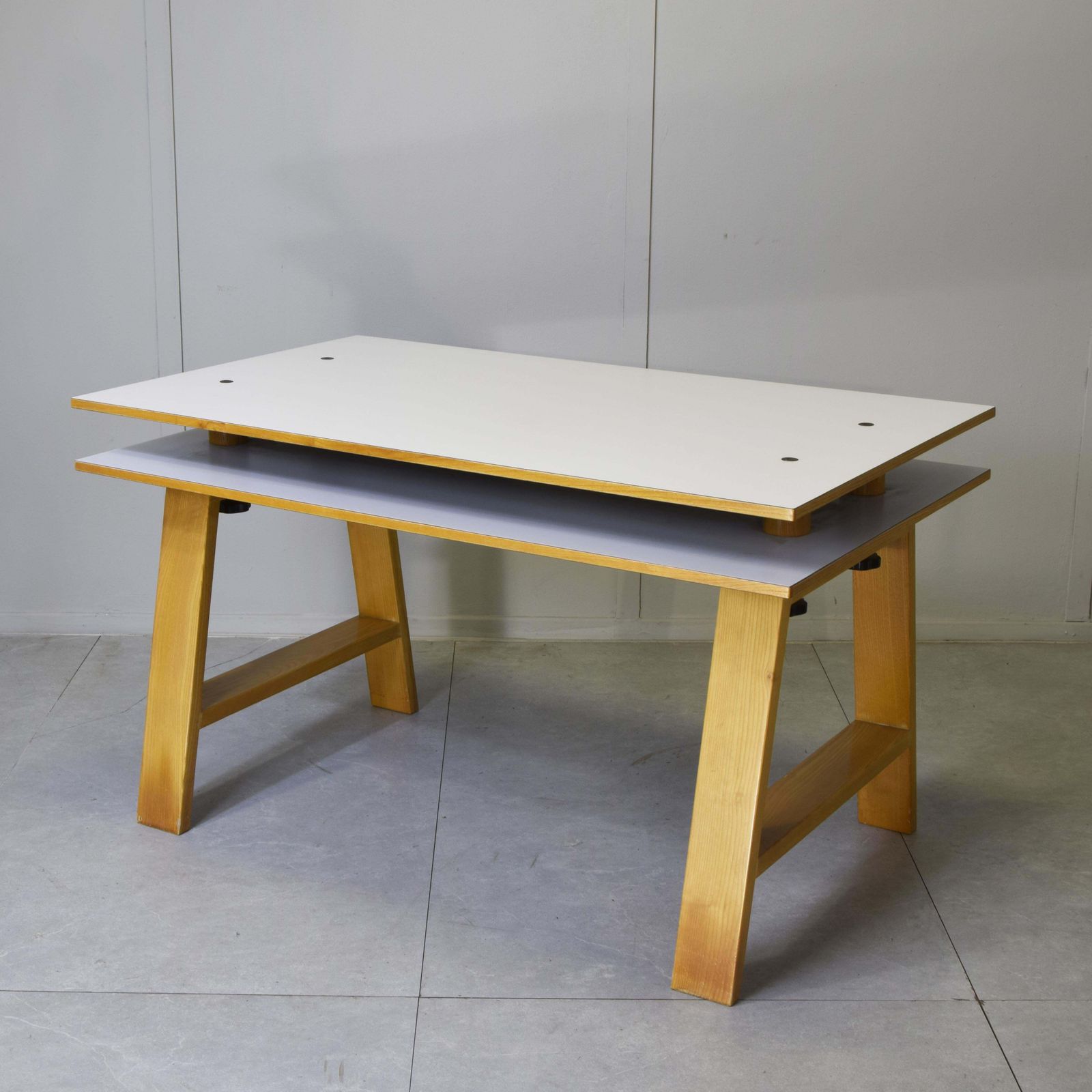 Minimalist Desk, Italian Made In The 1980s photo vinterior